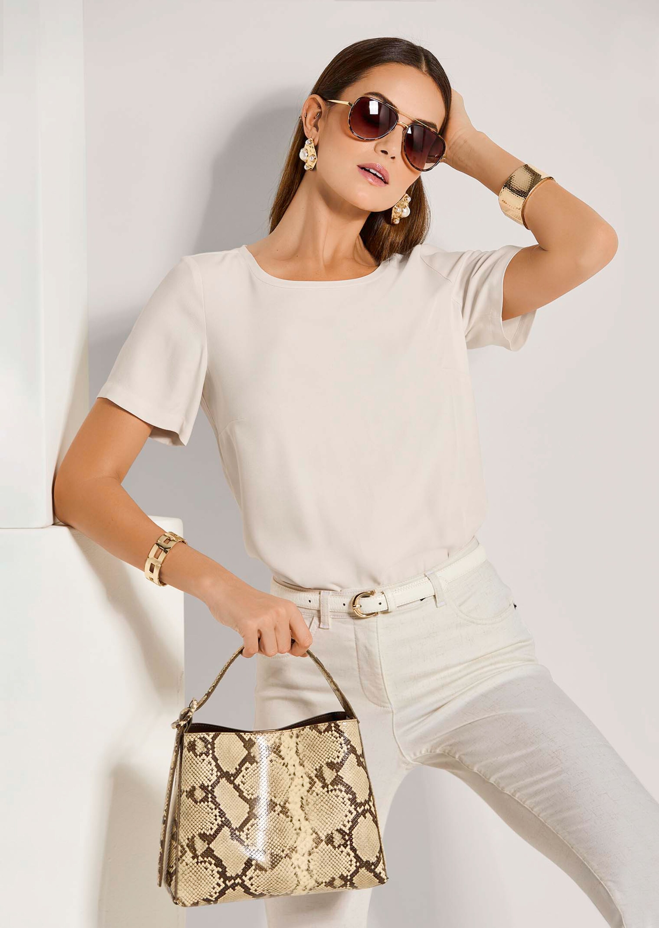 Round neck shirt with short sleeves thumbnail 5