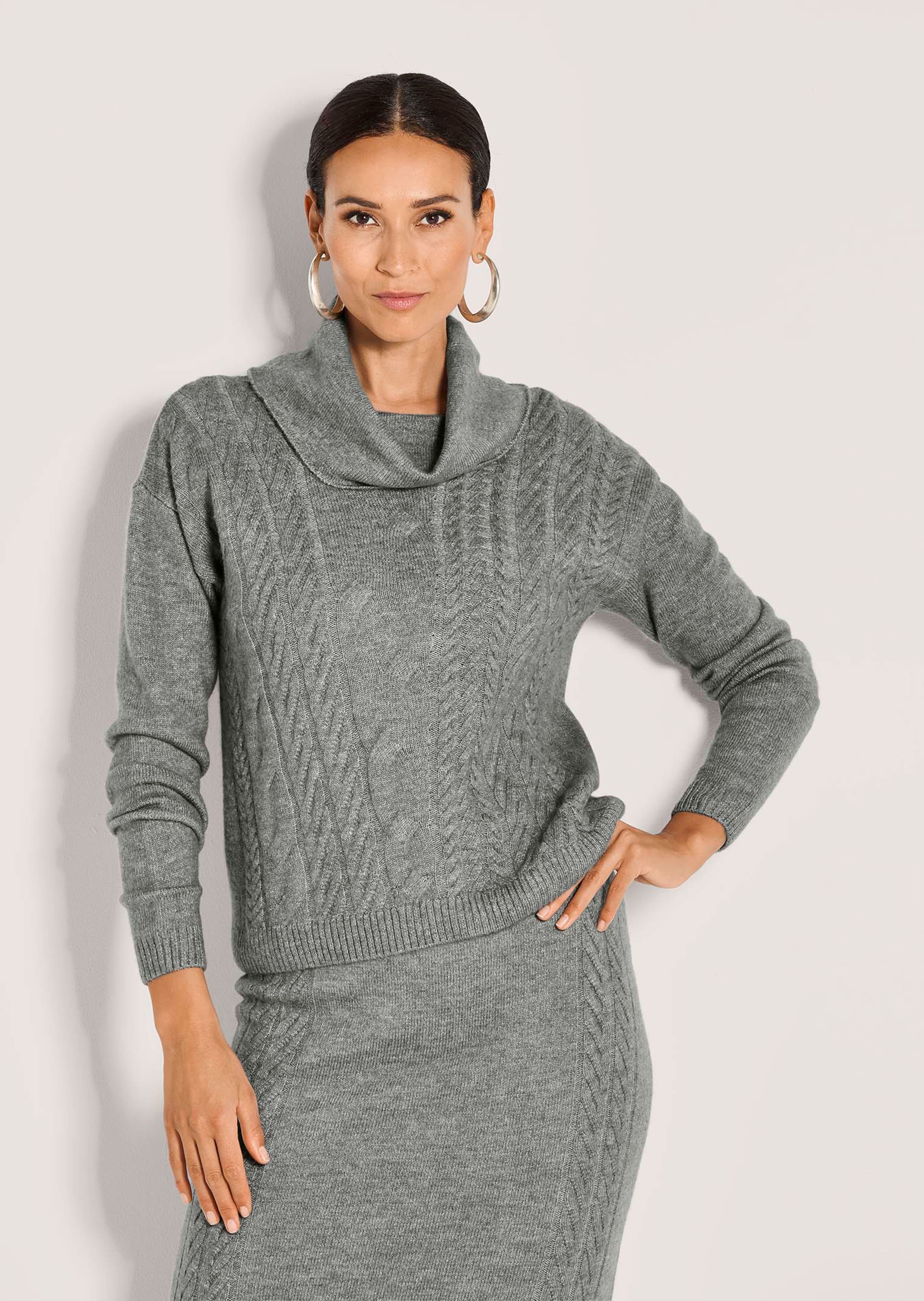 Strickpullover mit Capuchon-Kragen