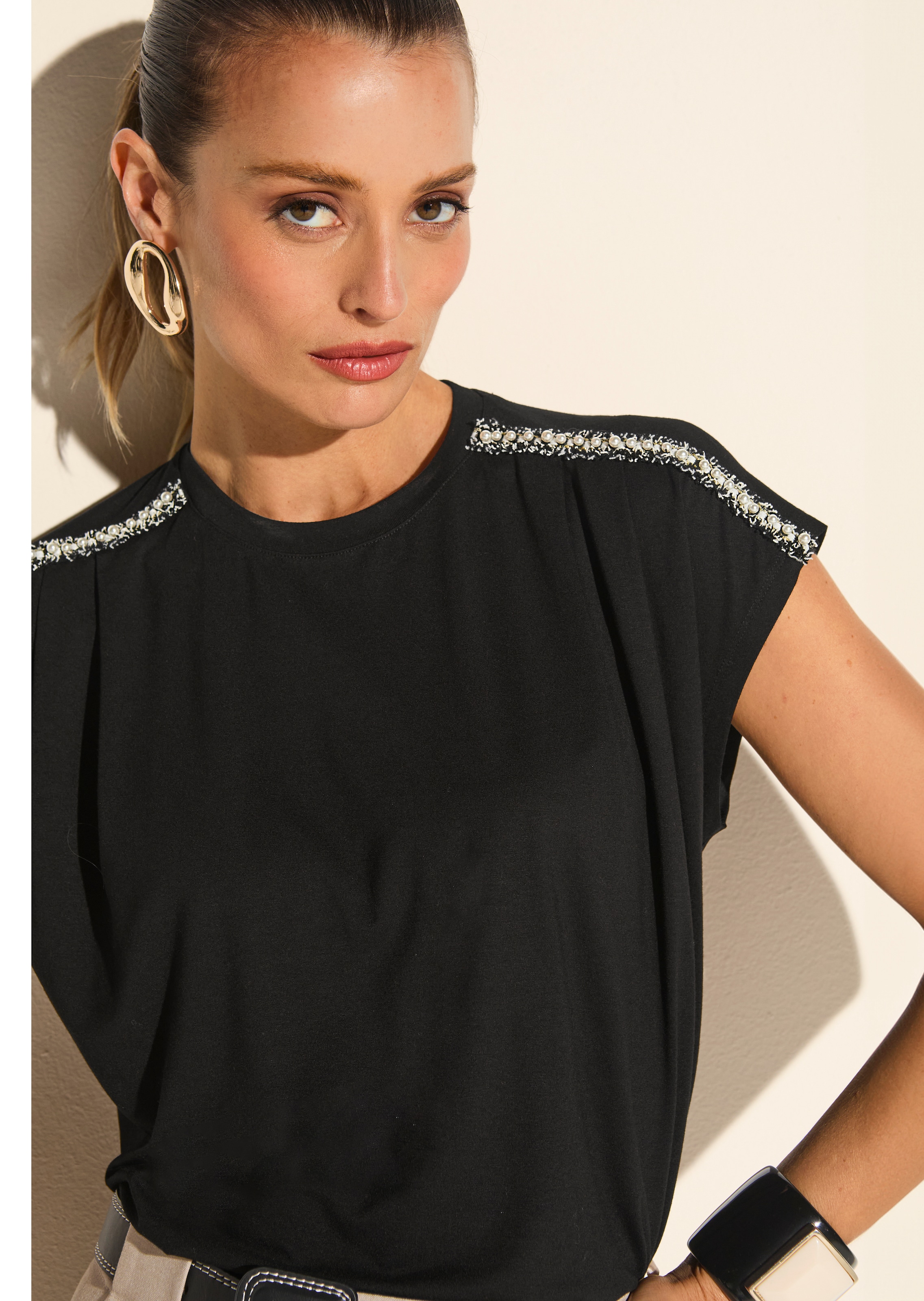 Shirt mit Dekorband an der Schulter