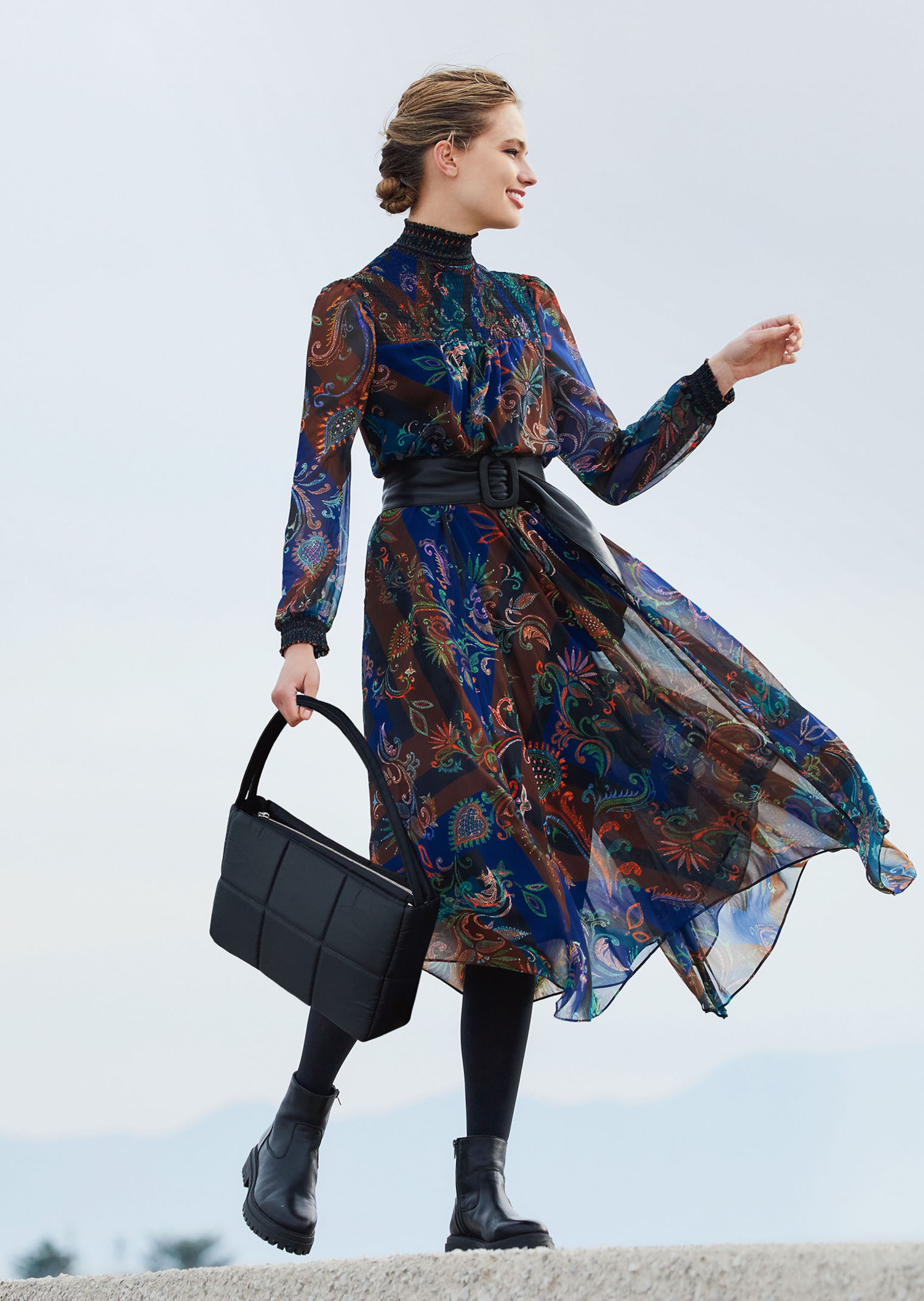 Kleid mit Zipfelsaum