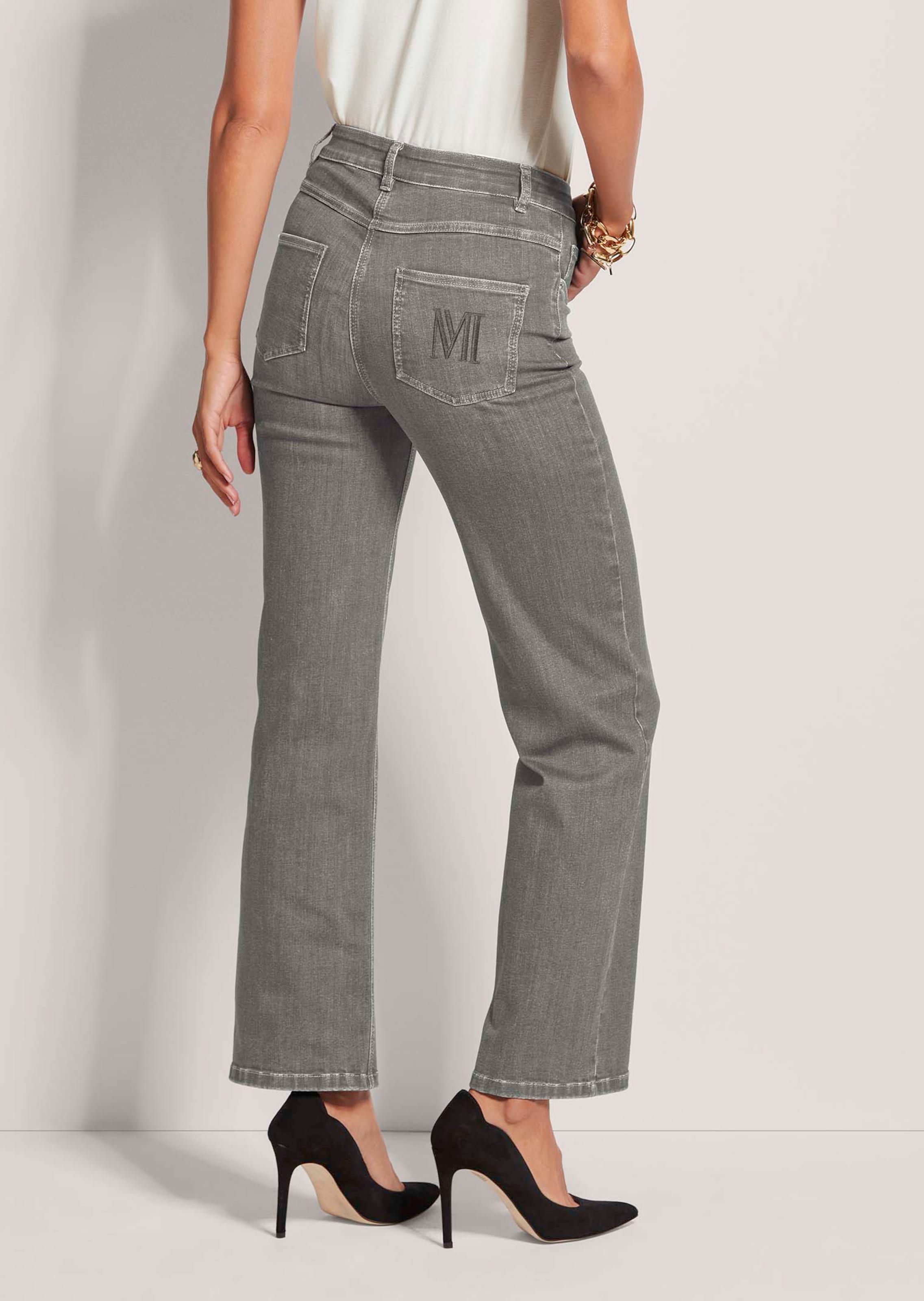 M-Jeans in gerader Form mit Logo-Stickerei thumbnail 4
