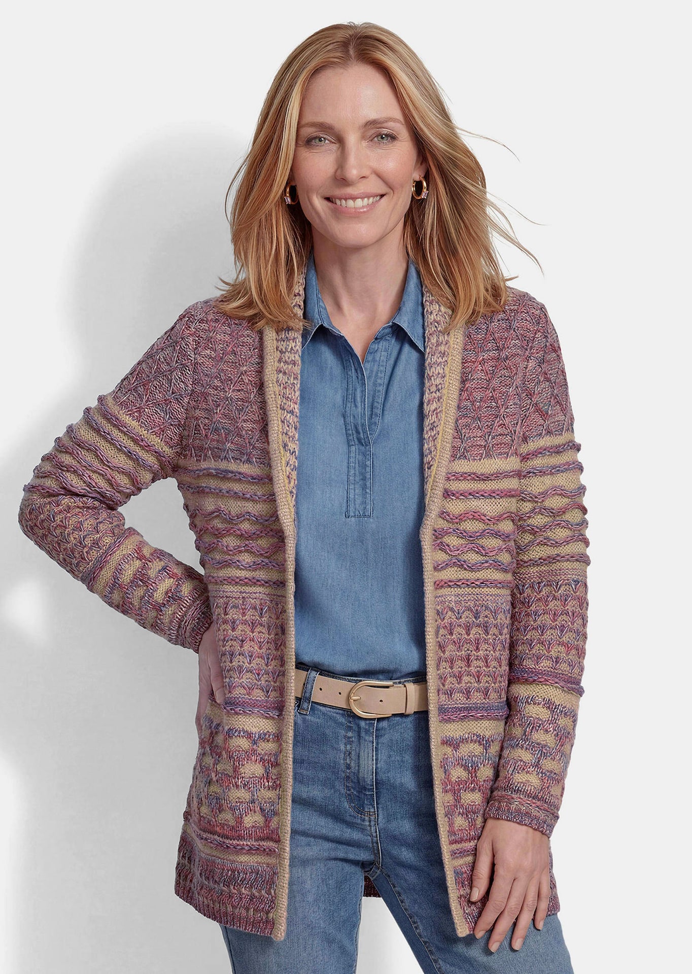 Strickjacke mit Schalkragen im Mustermix