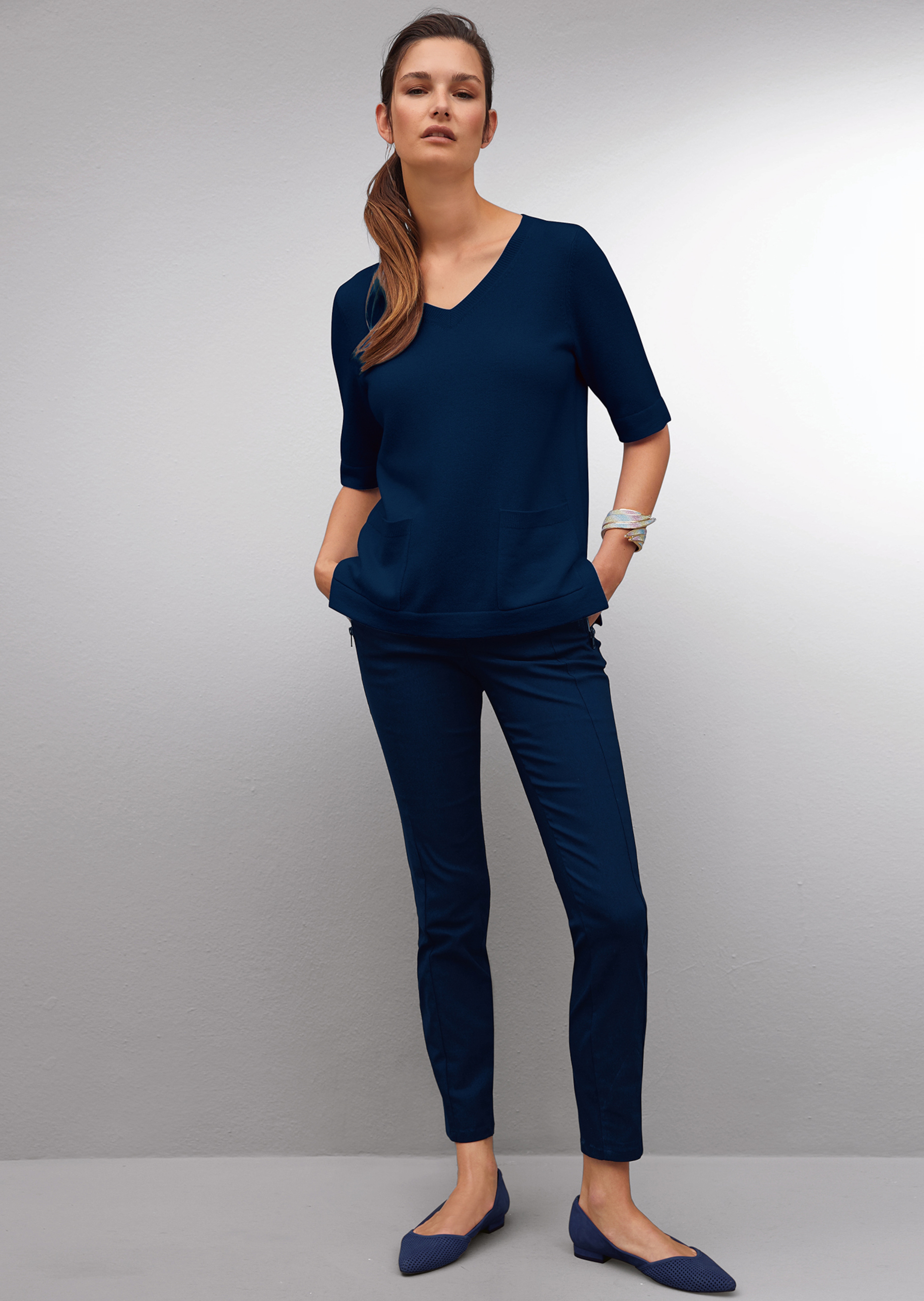 Skinny fit trousers with zip pockets