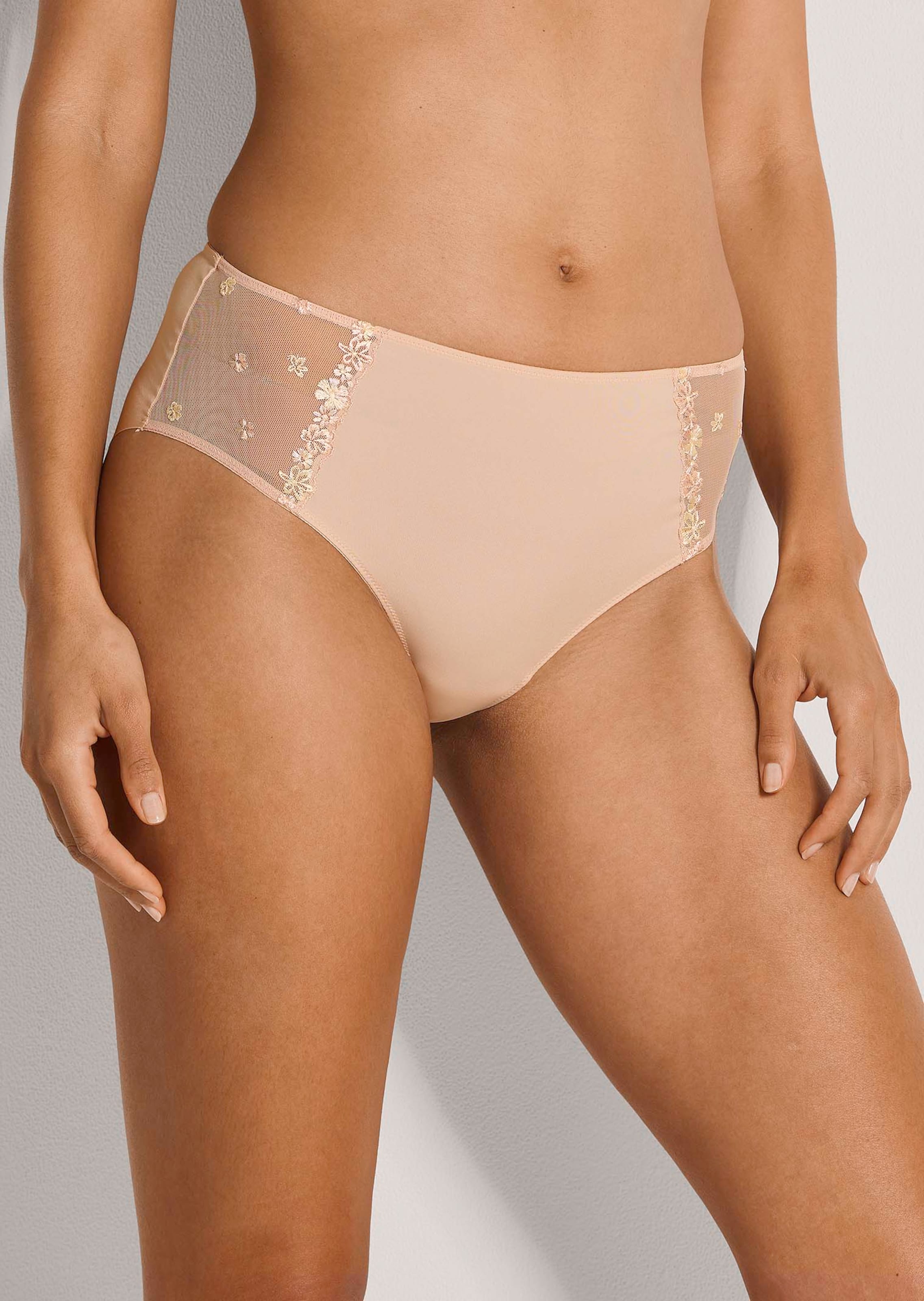 Slip avec empiècement en dentelle