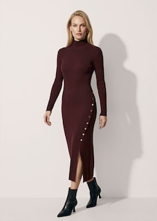 Figurbetontes Strickkleid mit Zierknöpfen und Schlitz thumbnail 2