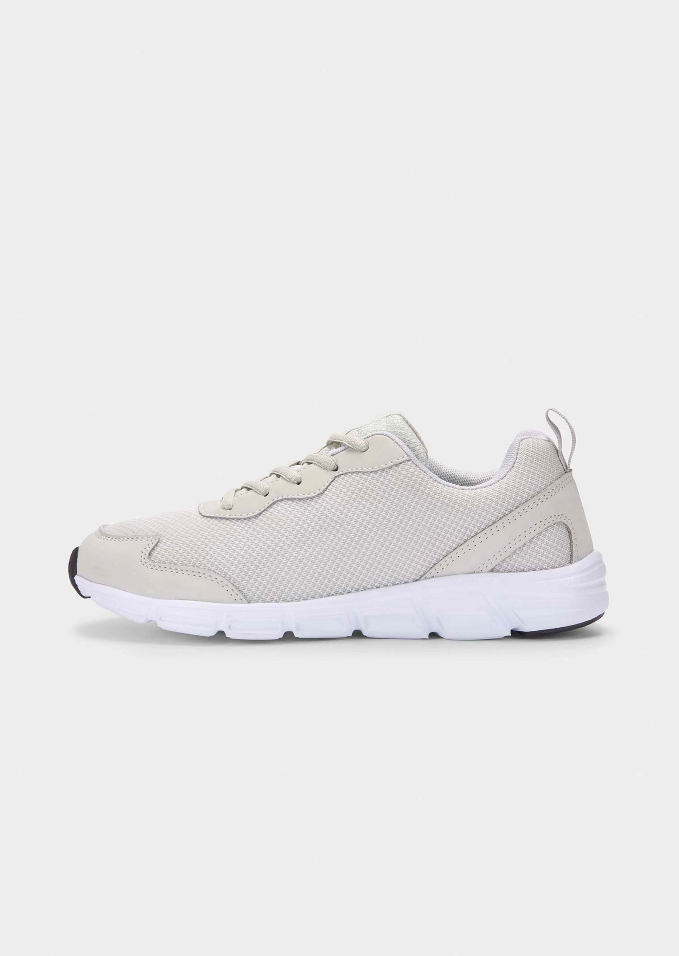 Sneaker zum Schnüren