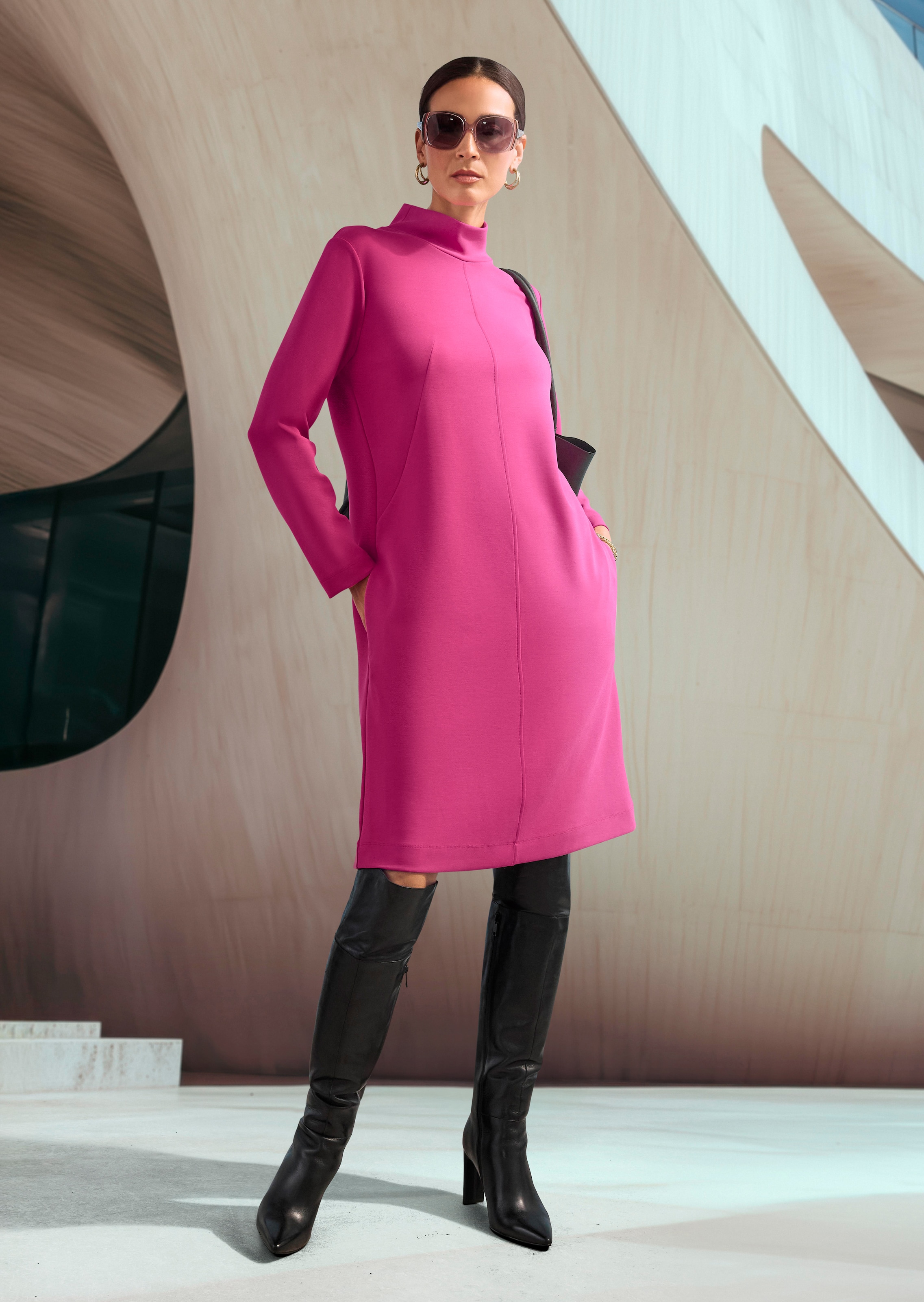 Stehkragen-Kleid in H-Linie