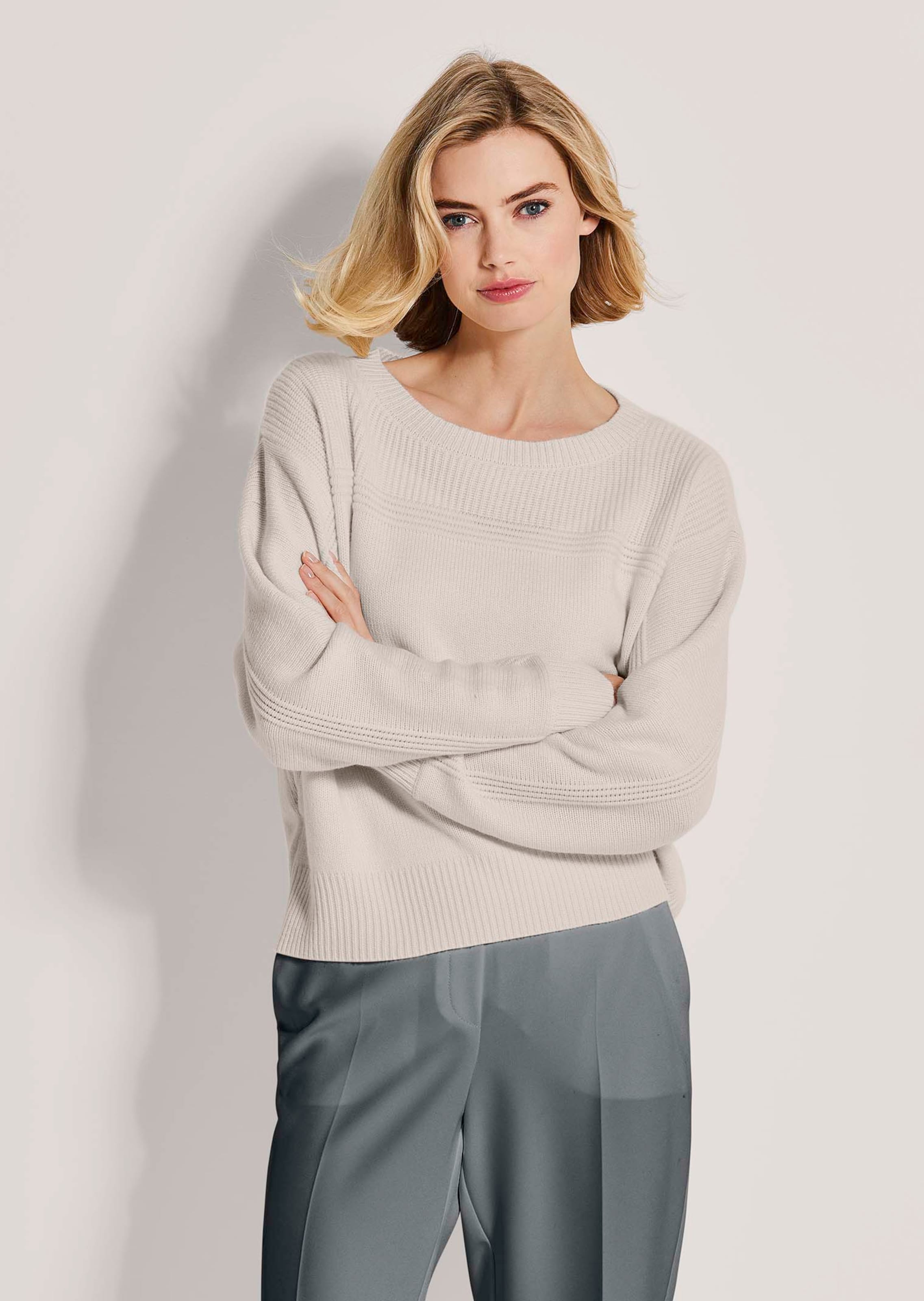 Kaschmir-Pullover mit U-Boot-Ausschnitt