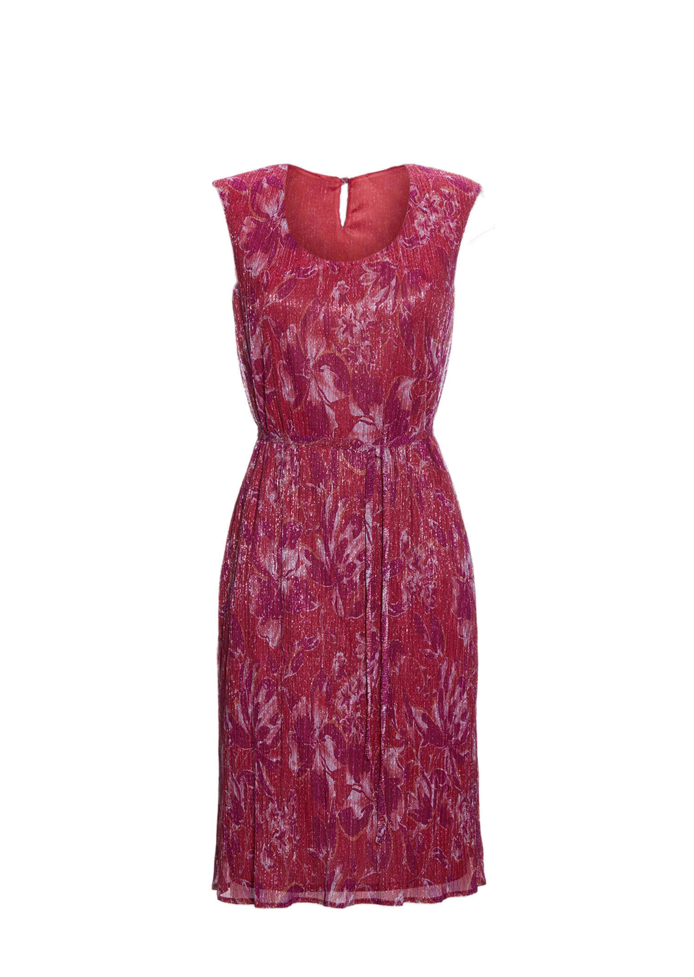 Figur umspielendes Kleid mit feinen Glanzgarnen