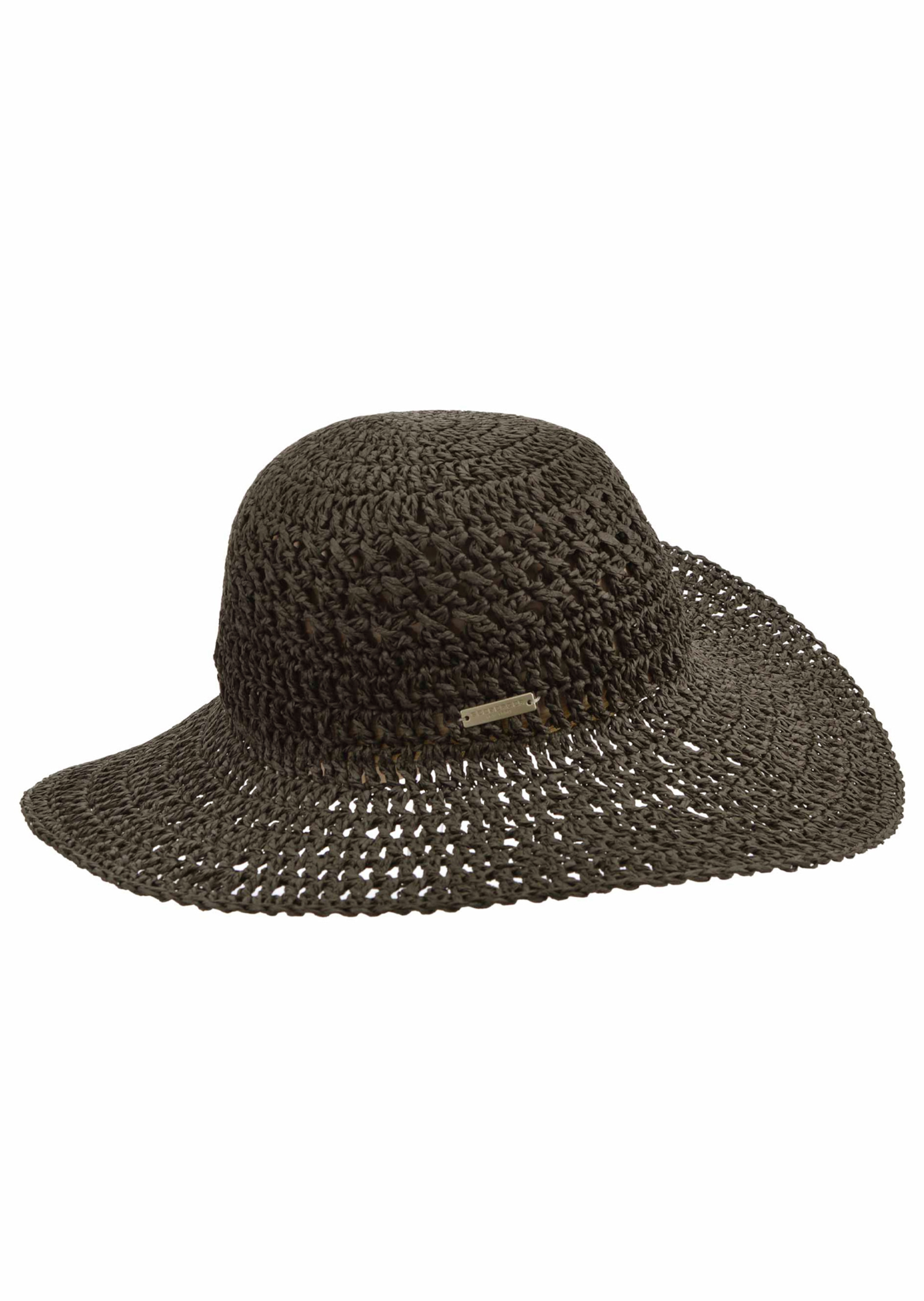 Leichter Sommerhut aus Papierstroh