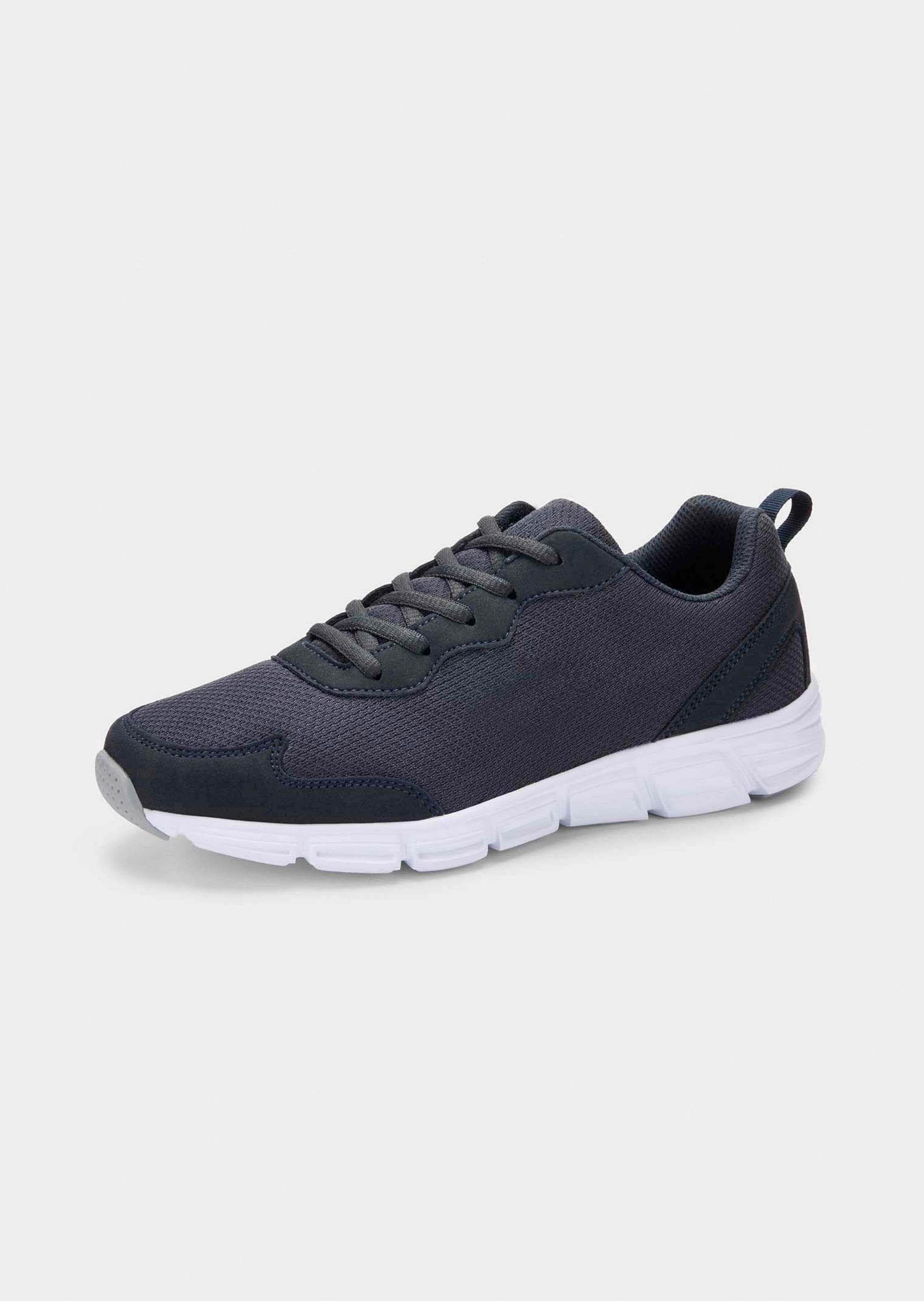 Sneaker zum Schnüren