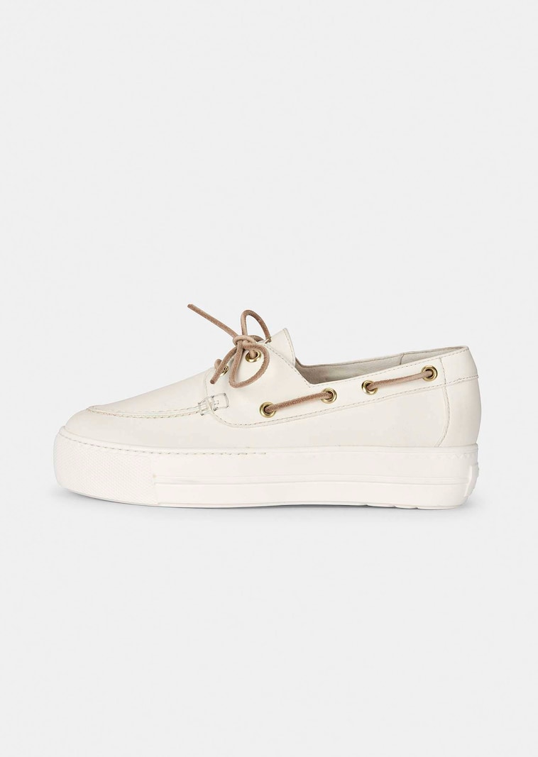 Eleganter Sneaker im Segelschuh-Look