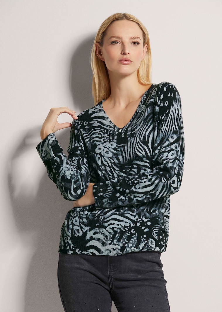 V-Pullover mit Unikat-Print