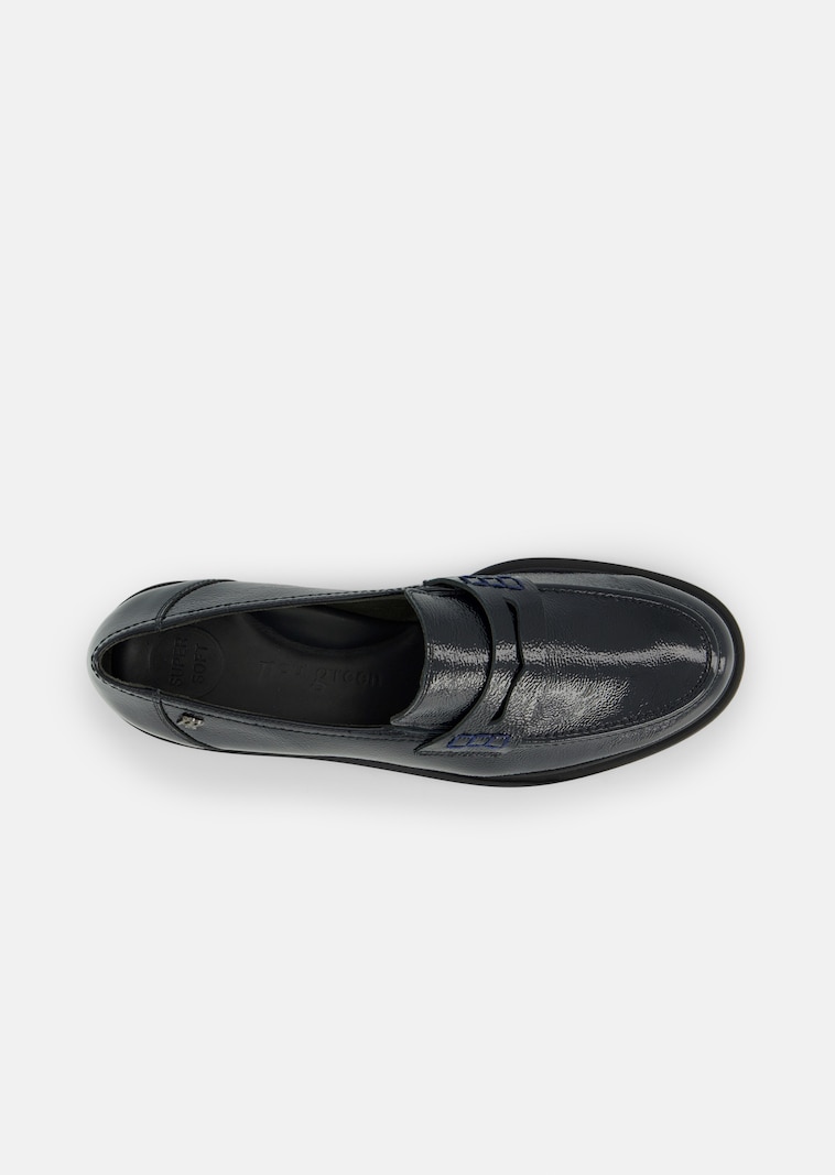 Leather loafers with a crinkled patent finish