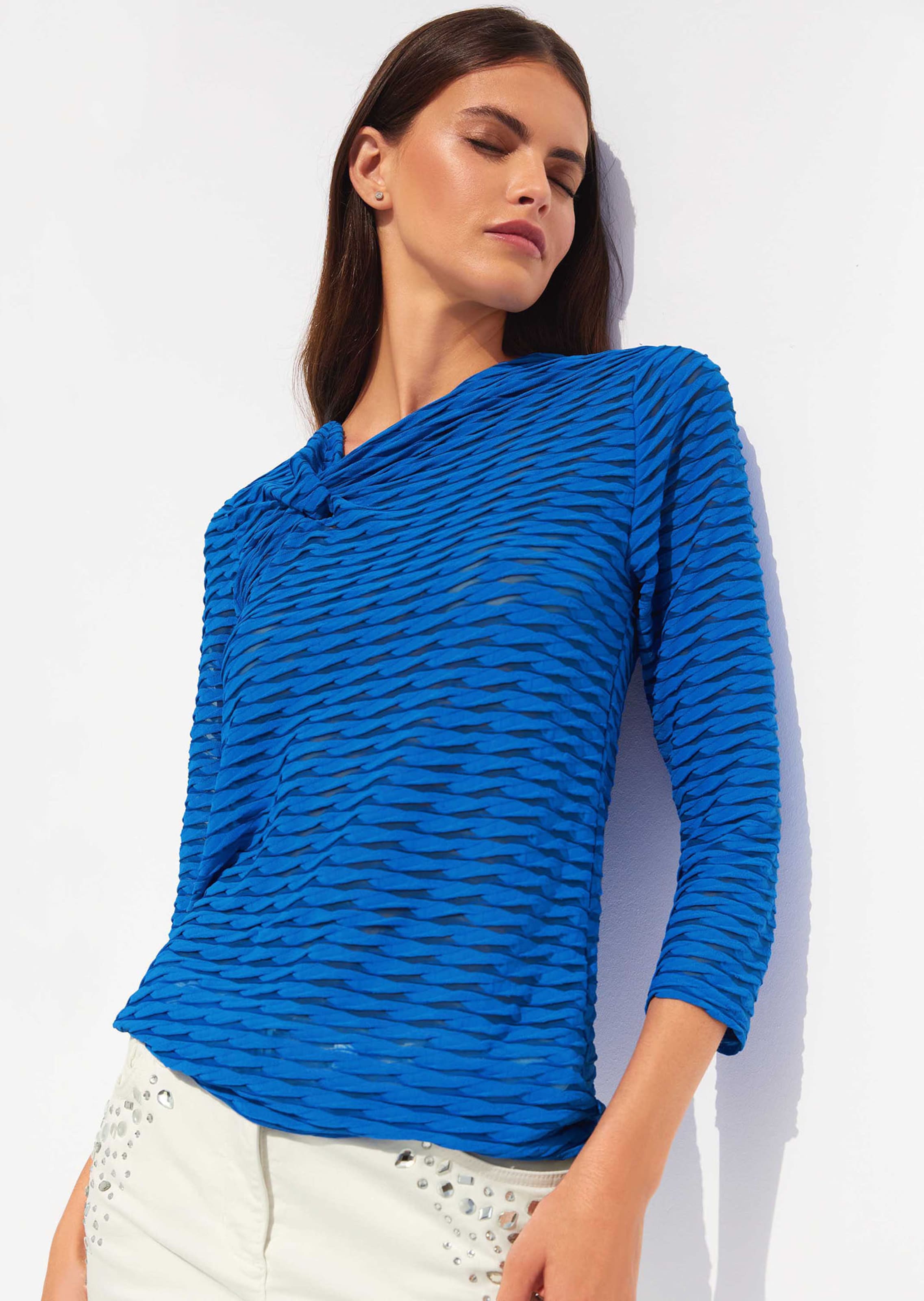 Shirt mit Knoten