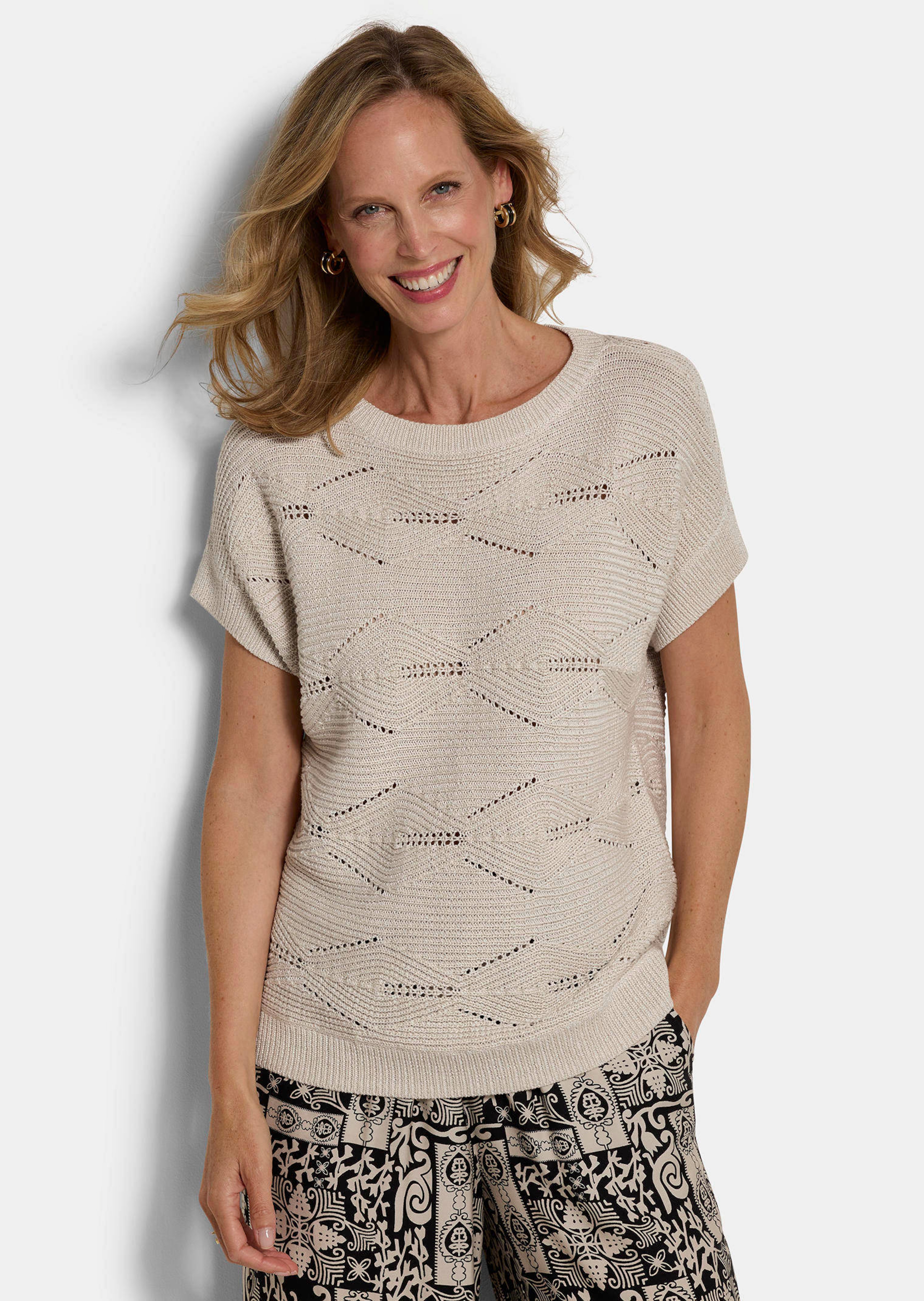 Ajour-Pullover mit feinem Glanz