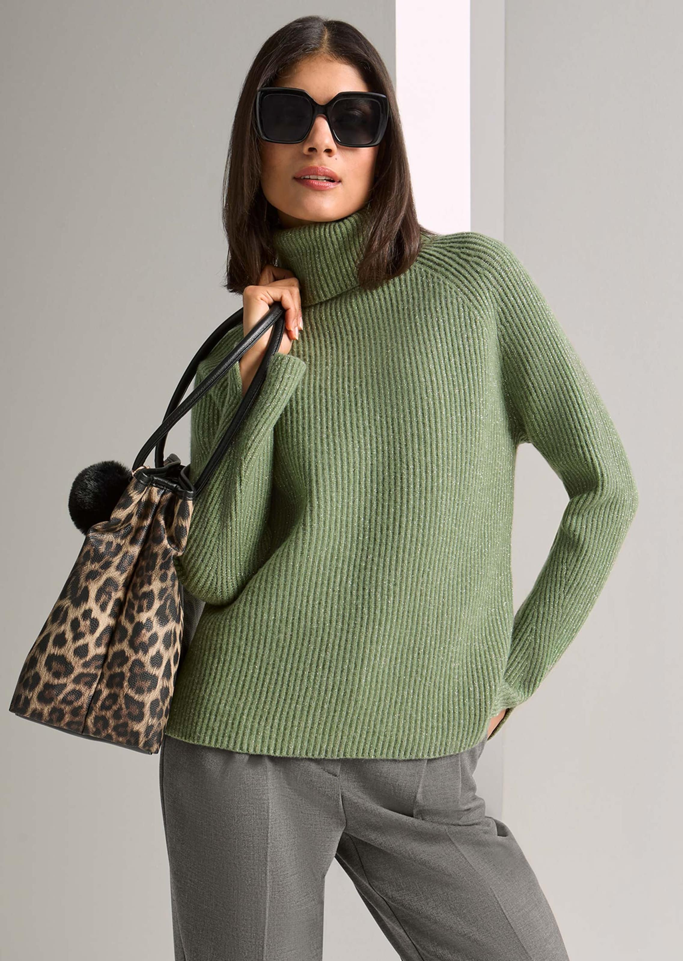 Schimmernder Rollkragen-Pullover mit Raglanärmeln