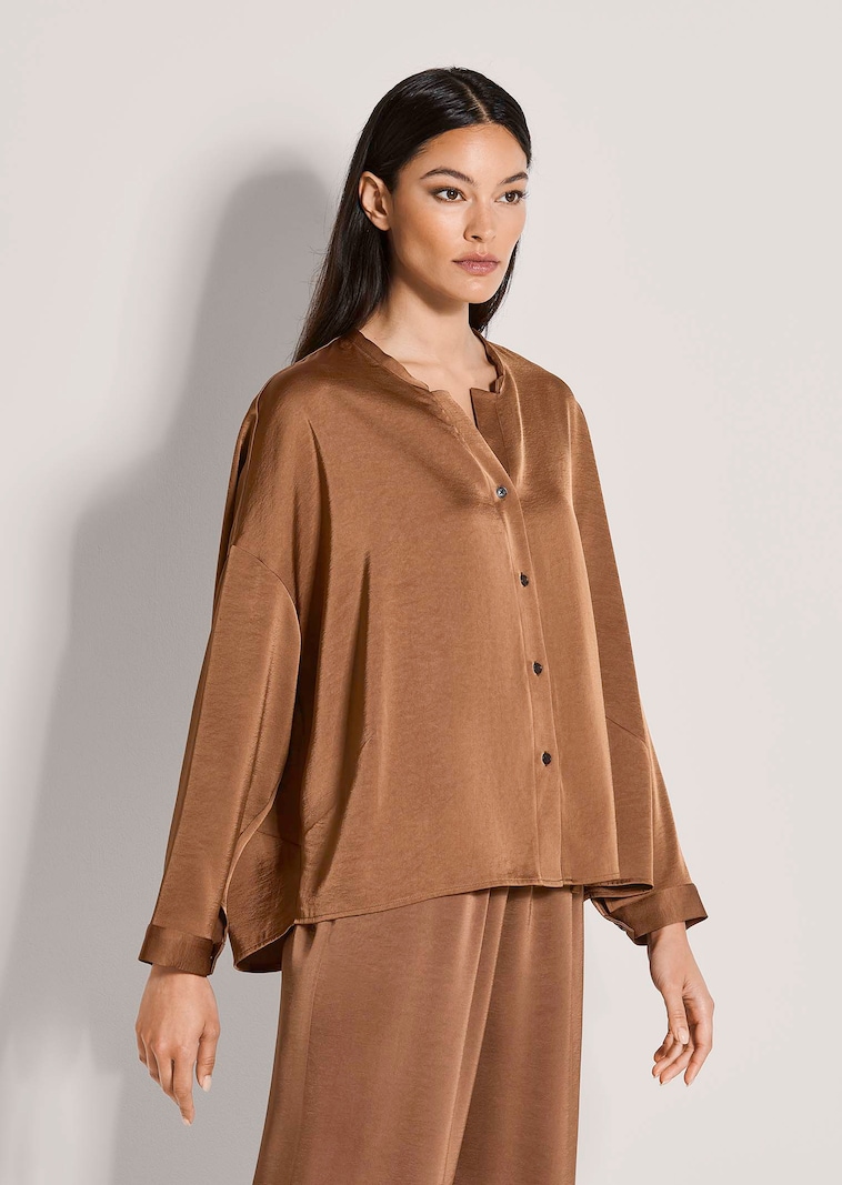 Oversize-Bluse in Satinoptik