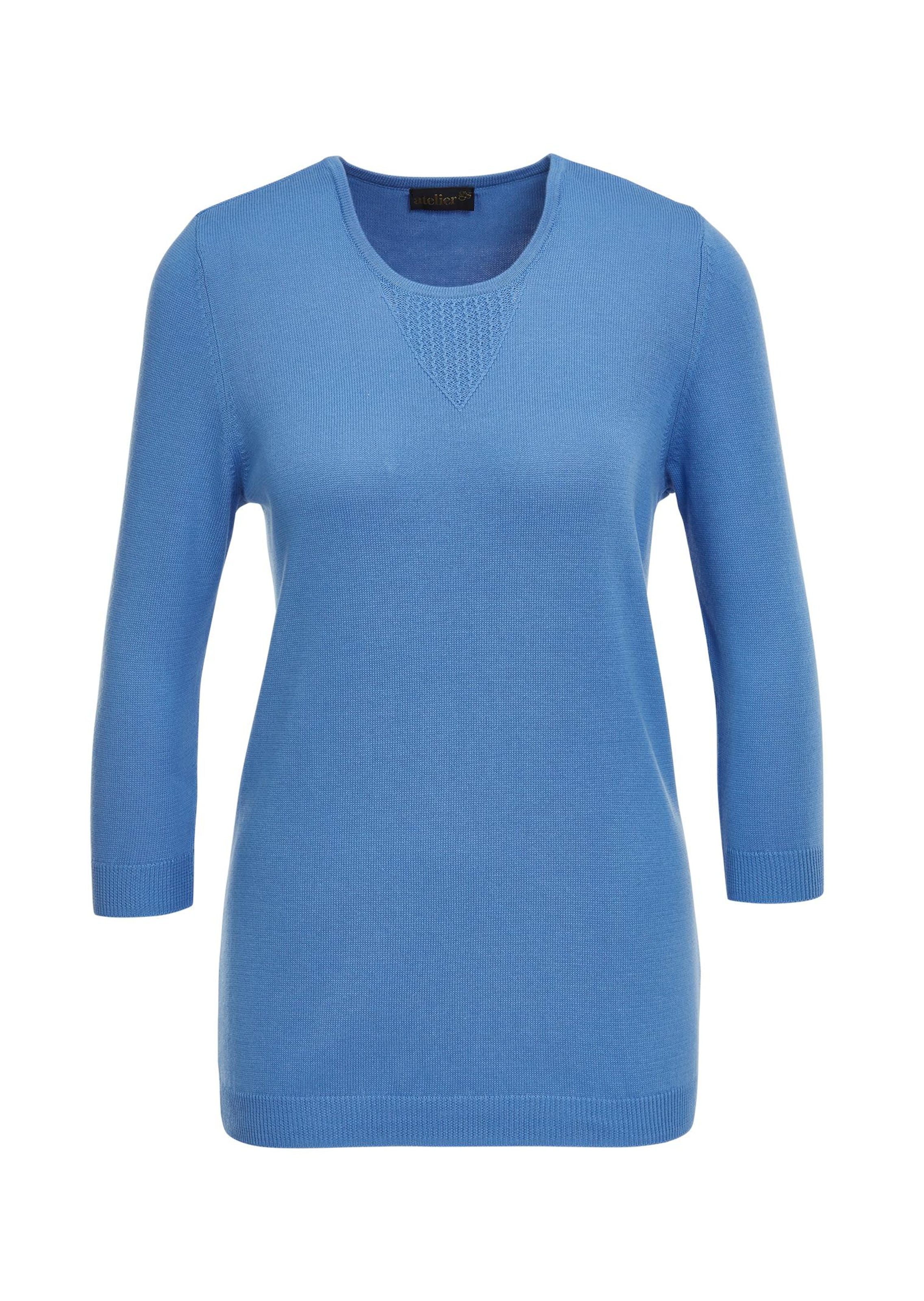 Sommerlicher Strickpullover mit Ajourmuster