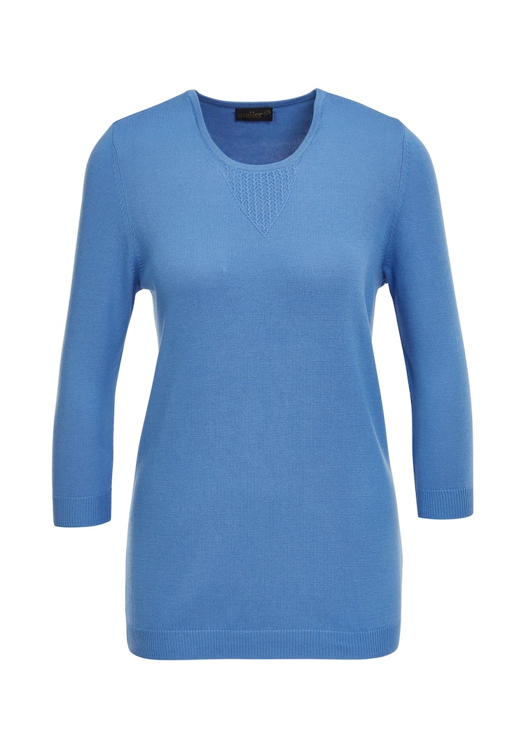 Sommerlicher Strickpullover mit Ajourmuster