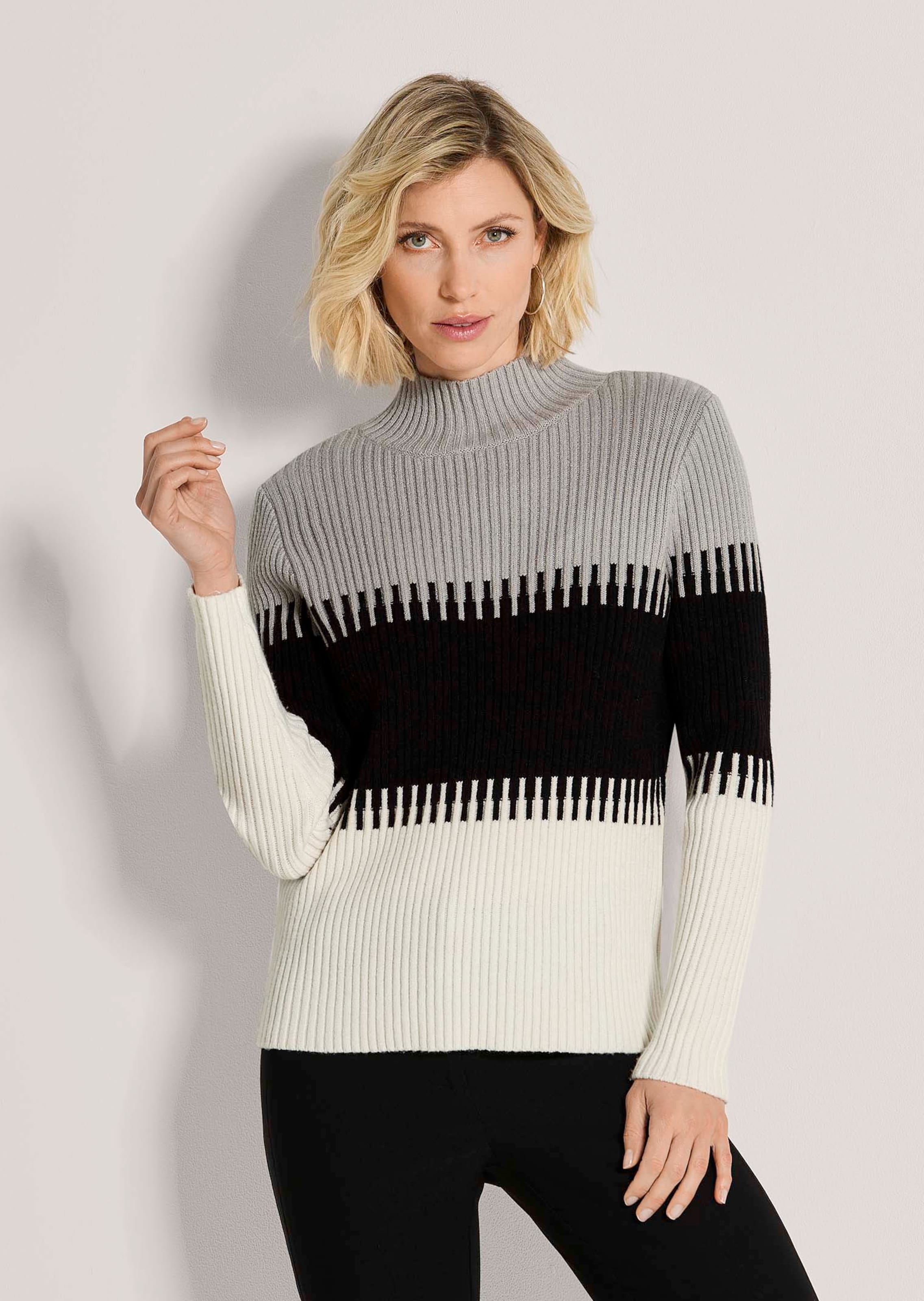 Rippstrick-Pullover mit Blockstreifen und Stehkragen