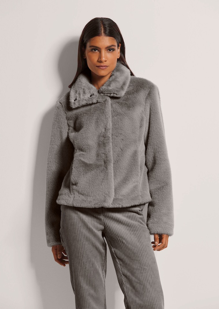 Trendy short faux fur jacket
