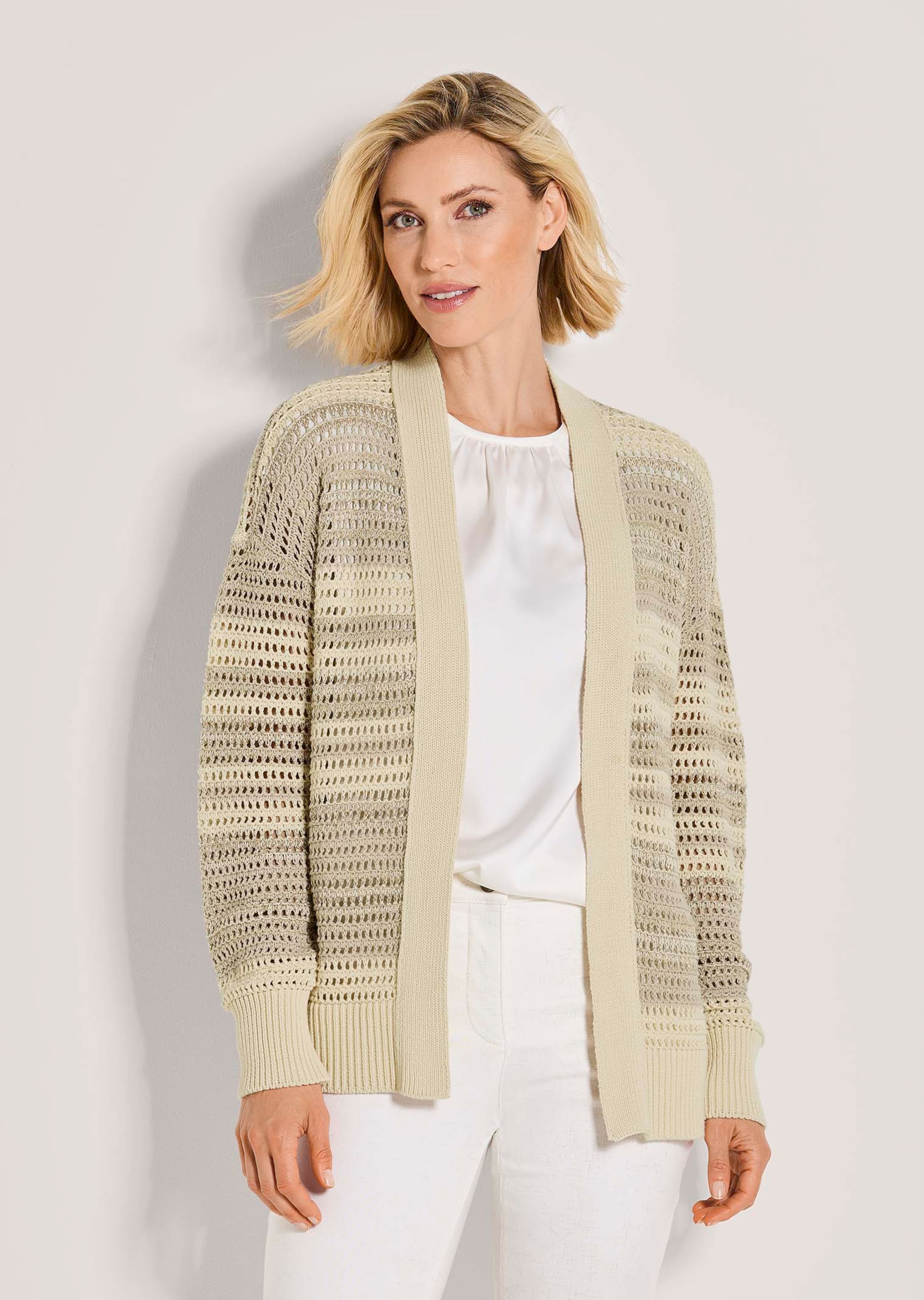 Ajour-Strickjacke in knopfloser Longform