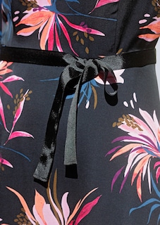 Robe avec ceinture à nouer thumbnail 4