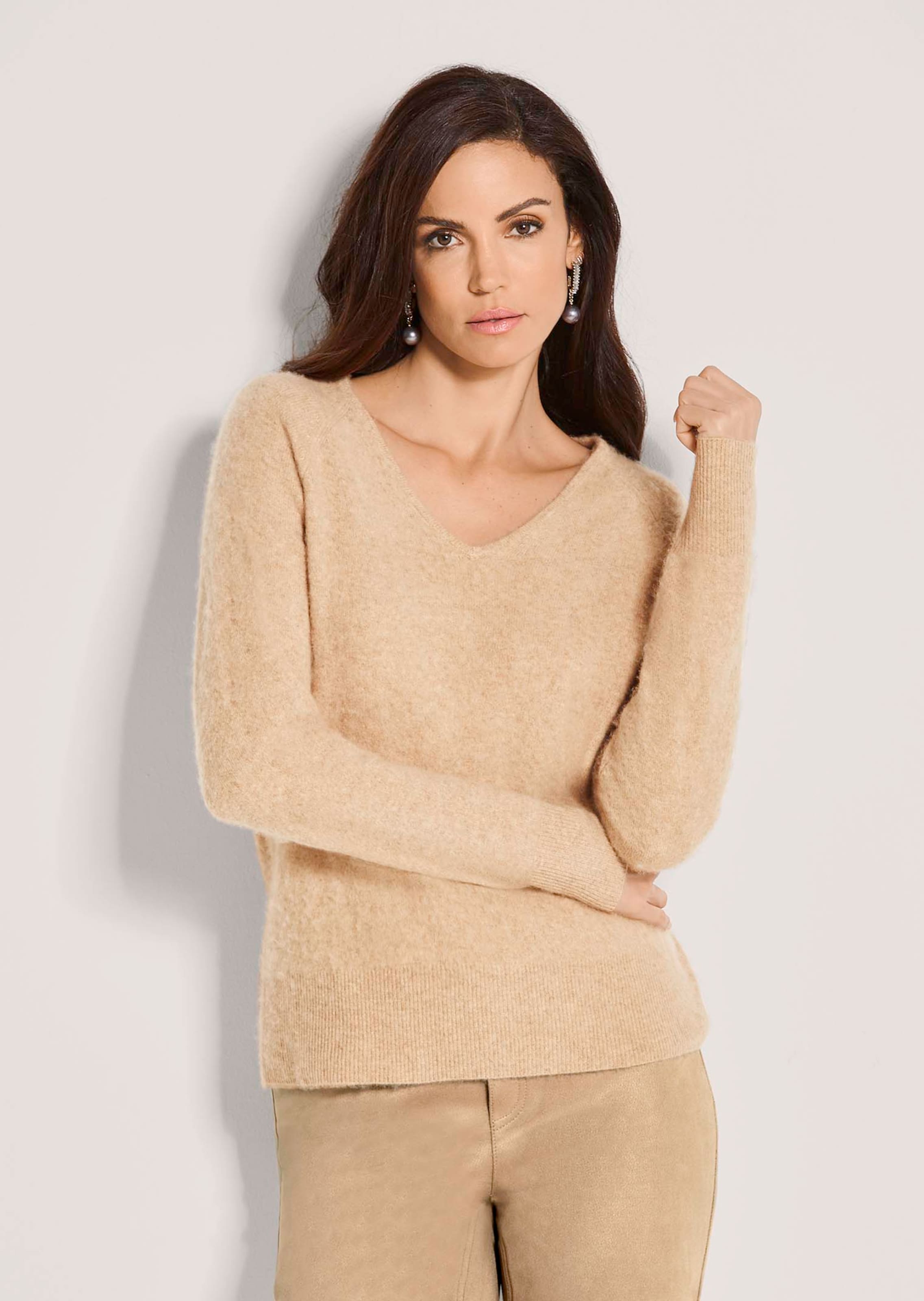 Schurwoll-Pullover mit V-Ausschnitt