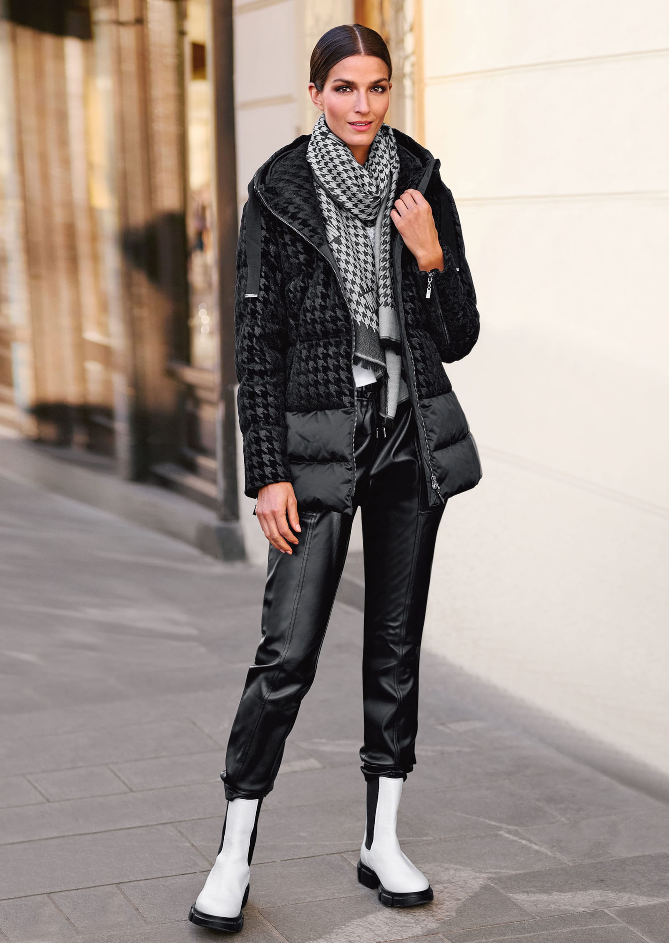 Chunky Boots mit Elastikeinsätzen