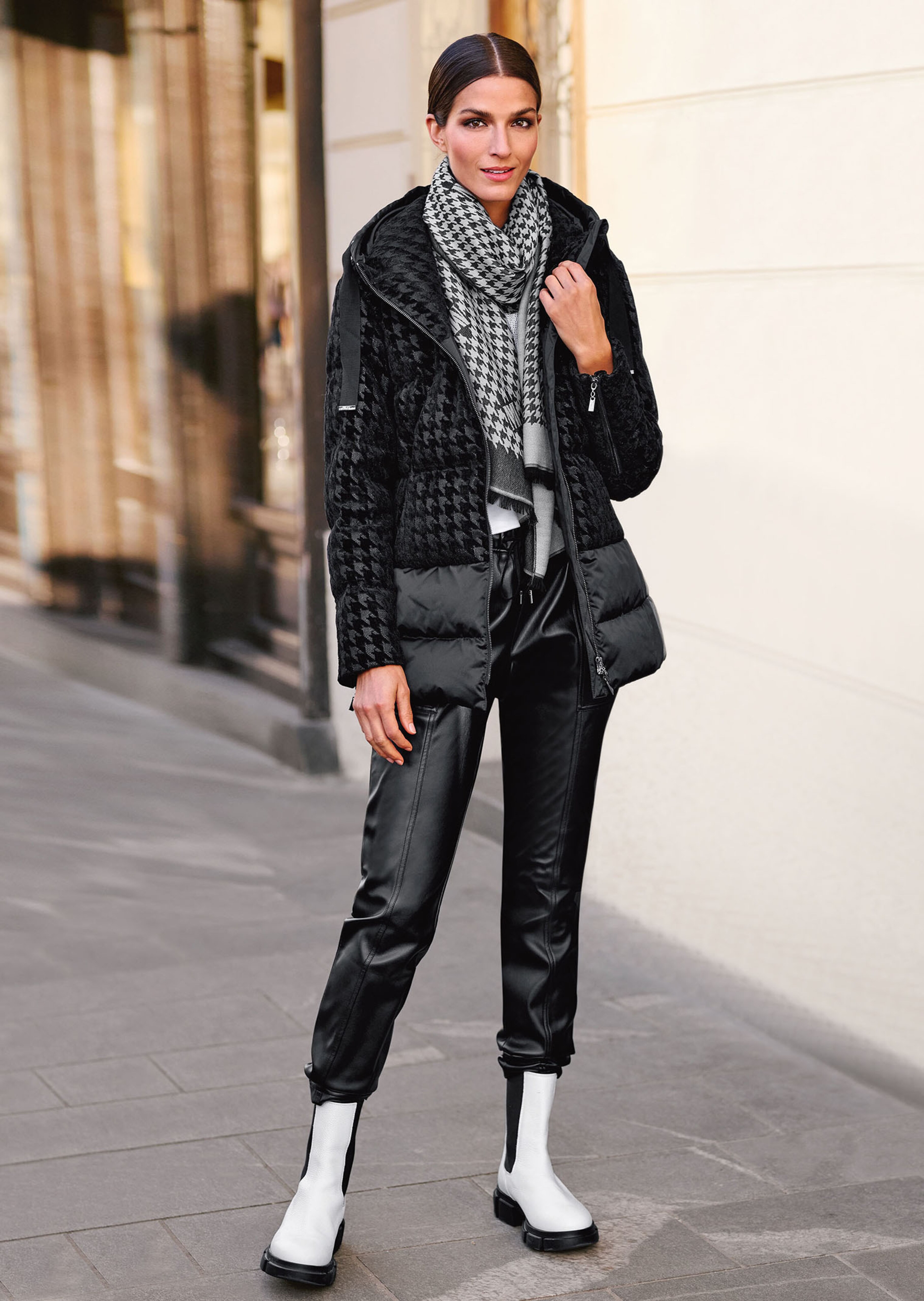 Chunky Boots mit Elastikeinsätzen