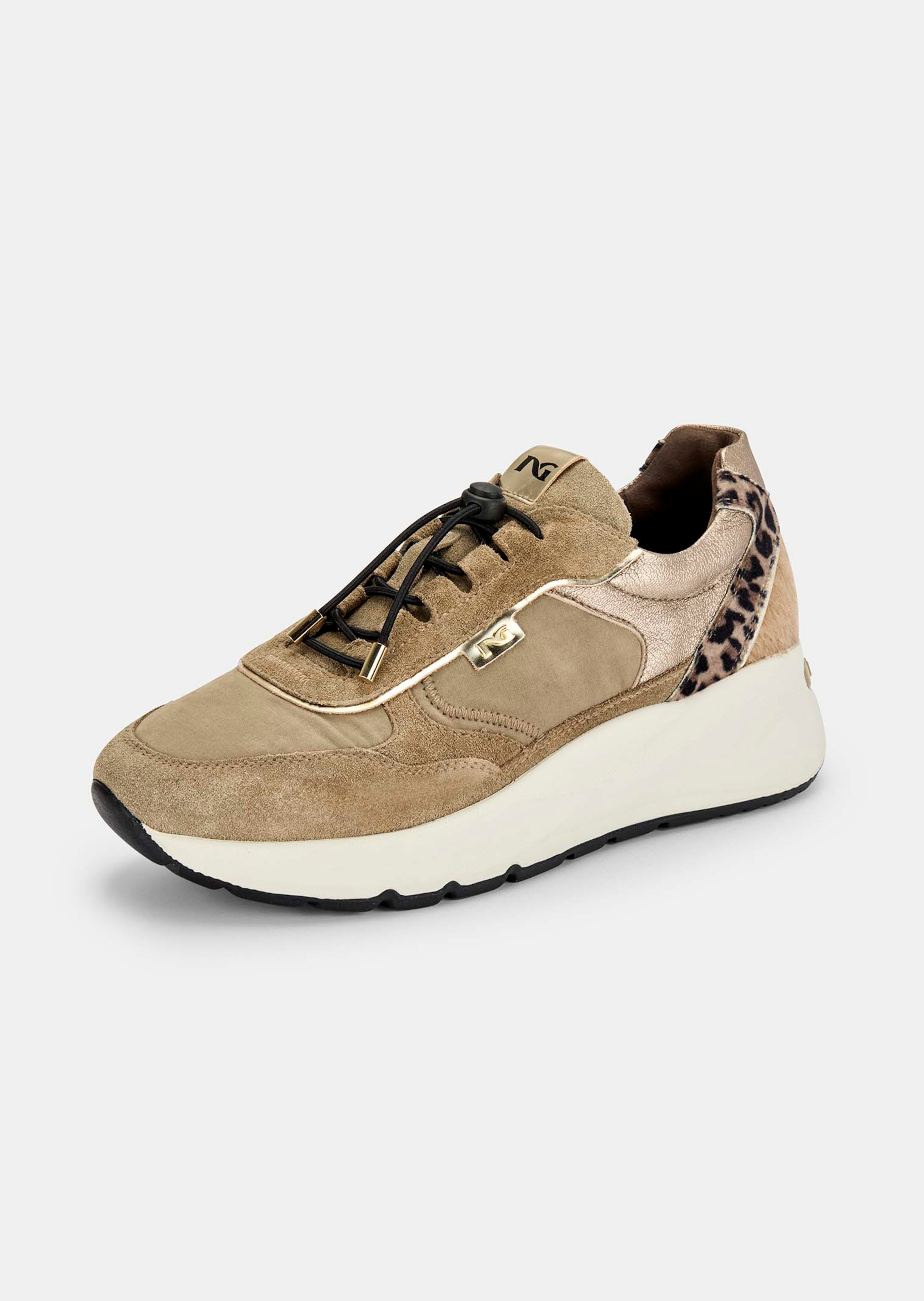 Trainers with a quick-lace fastening