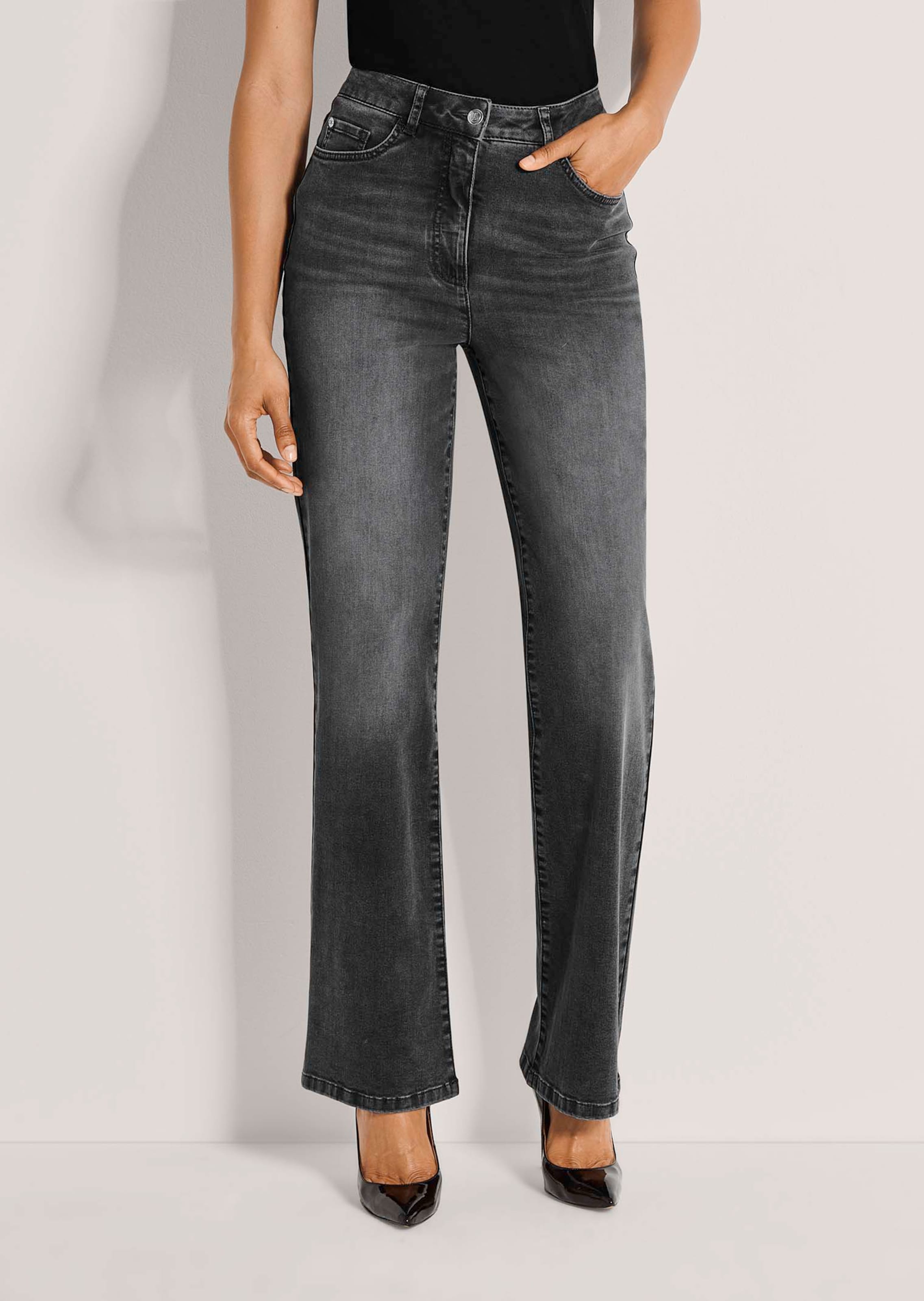Weite Jeans mit leichtem Bootcut