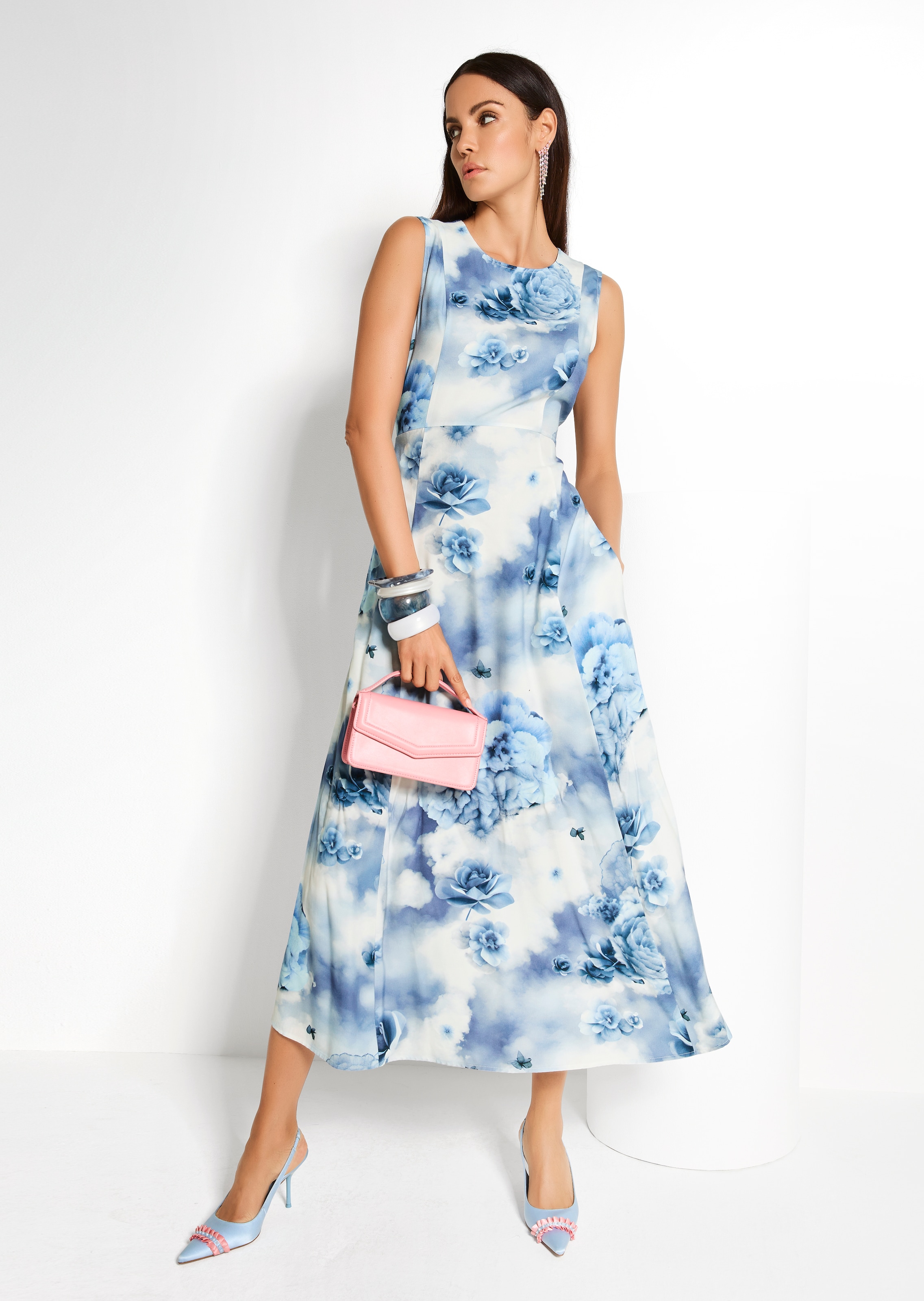 Ärmelloses Sommerkleid mit ausgestellter Rockform