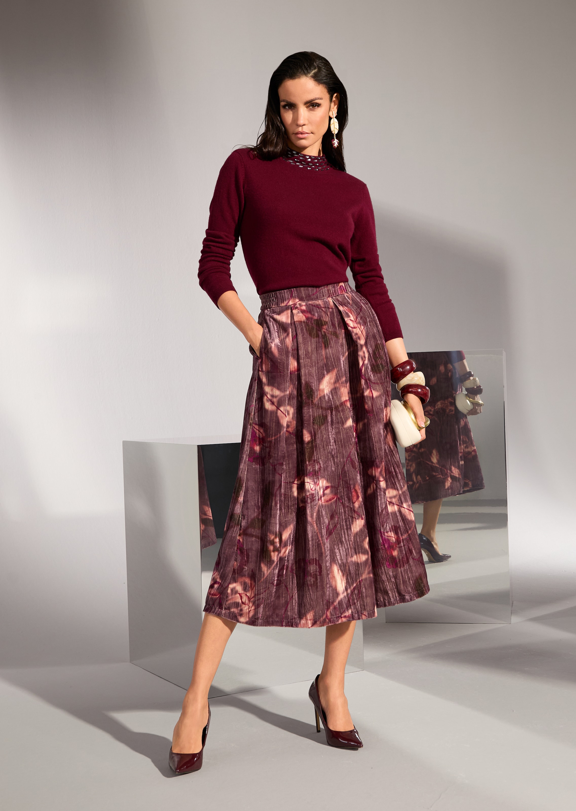 Schwungvoller Crinkle-Samtrock mit Floral-Print
