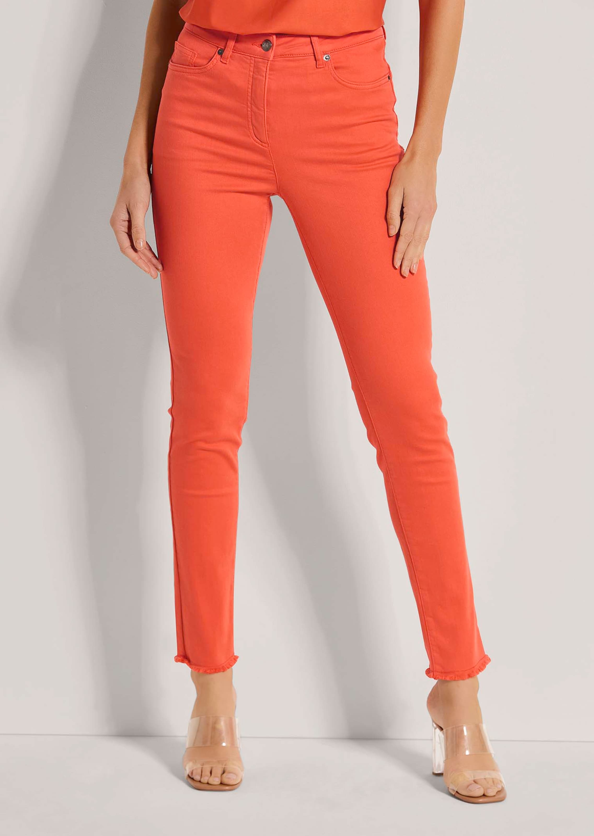 Jeans mit feinem Fransensaum thumbnail 2