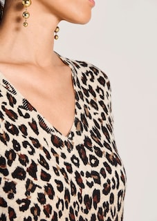 Pull en laine vierge à motif léopard thumbnail 6