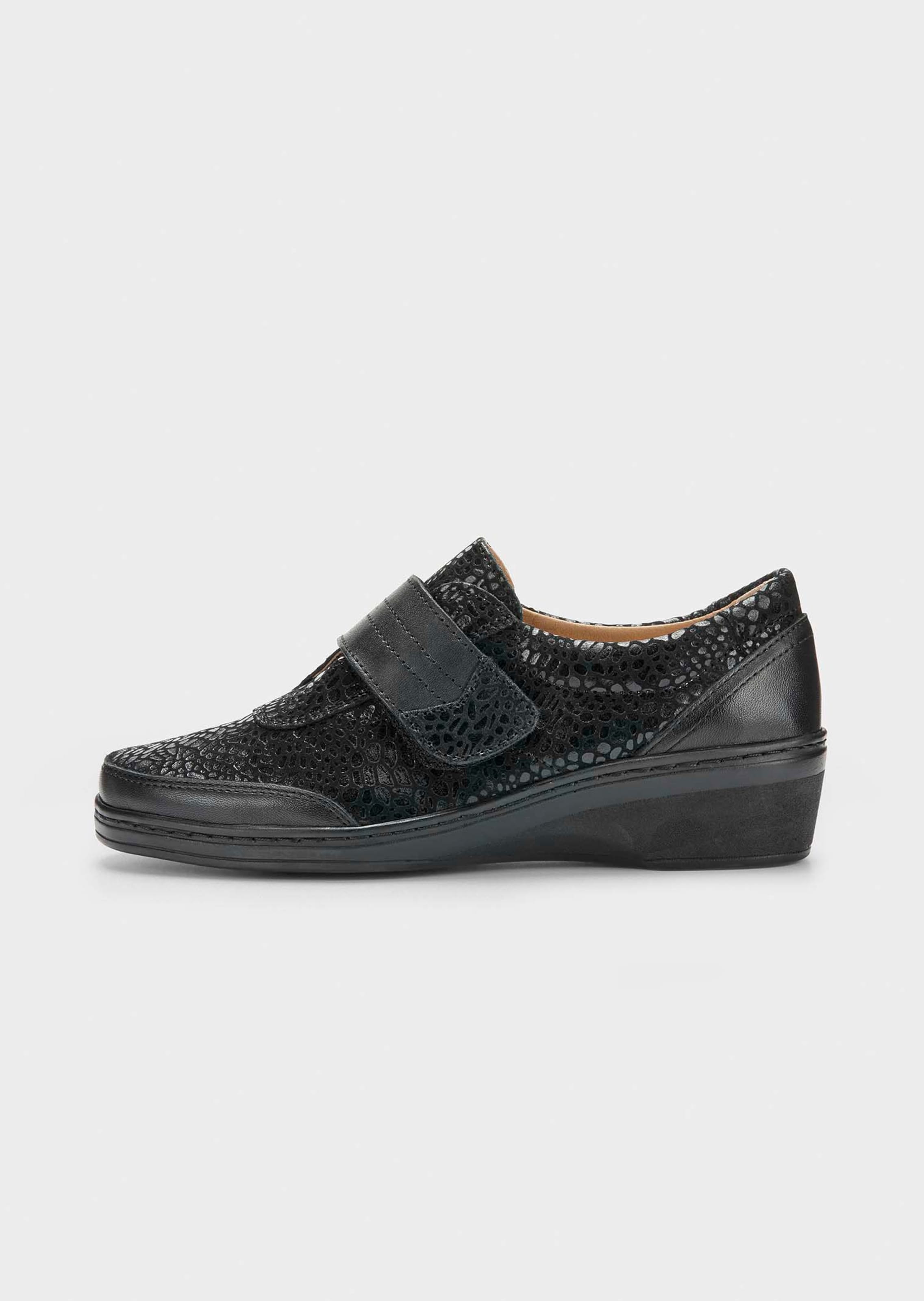 Halbschuhe aus Leder mit Glanzdetails