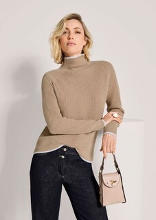 A wool jumper with ribbed trims in a contrasting colour and a textured knit thumbnail 5