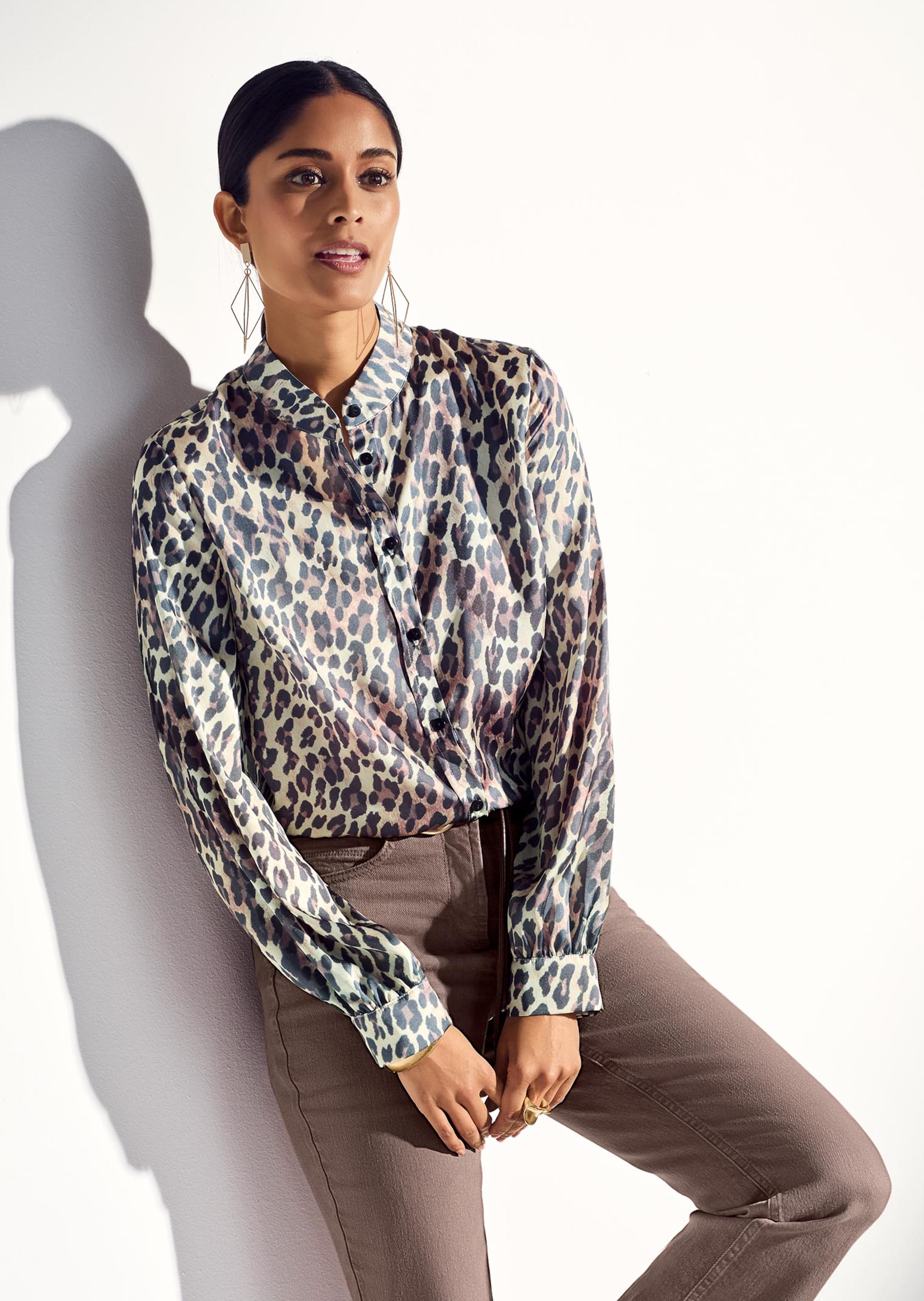 Viskosebluse mit Leopardenmuster