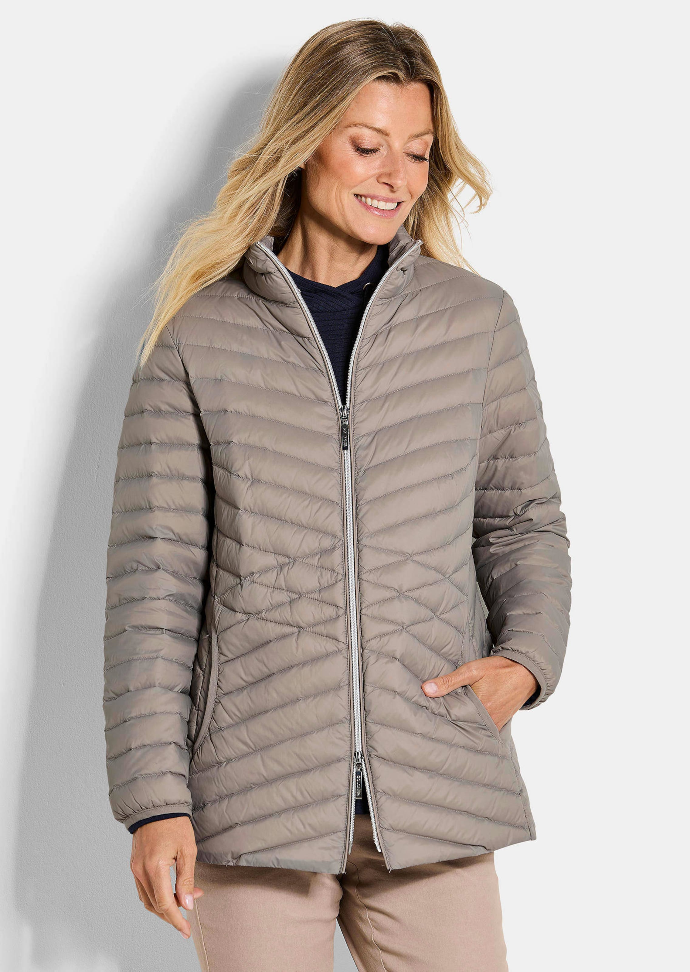 Daunenjacke mit femininer Steppung