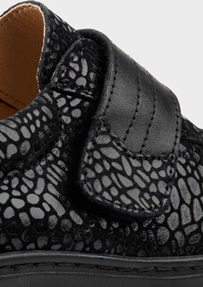 Chaussures basses en cuir agrémentées de détails brillants thumbnail 3