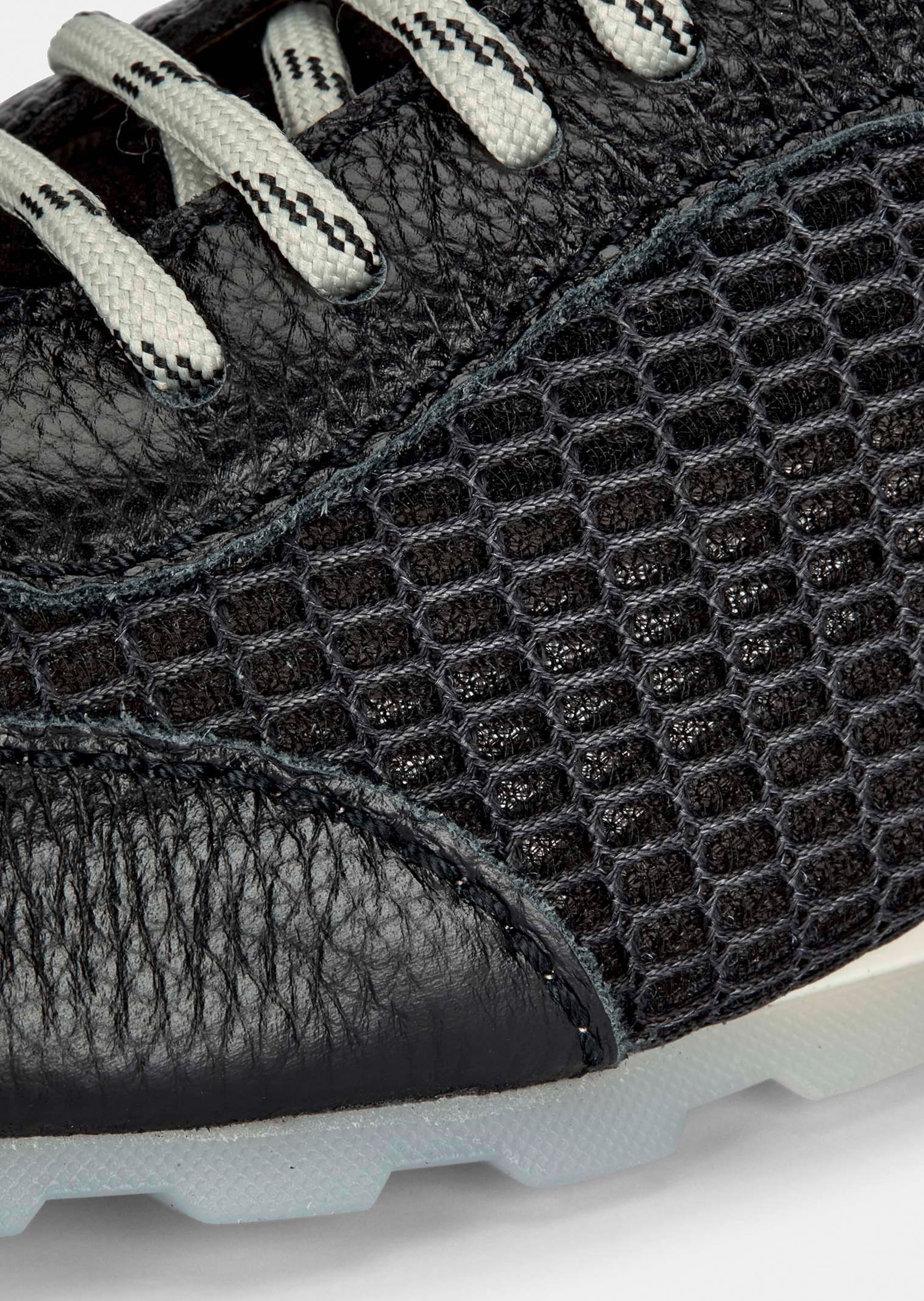 Sneakers thumbnail 3