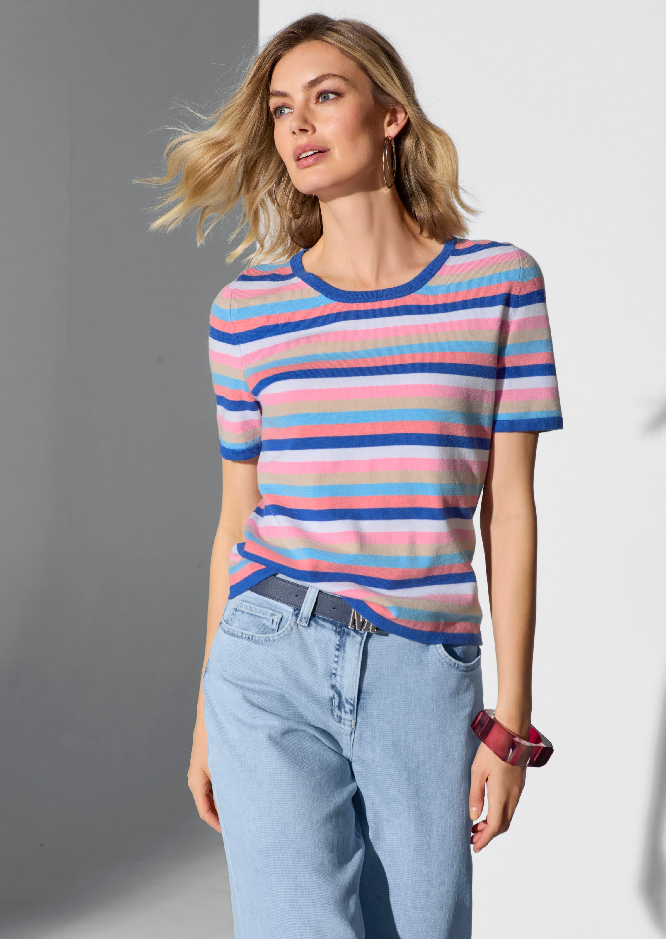 Farbenfroher Kurzarm-Pullover im Ringellook