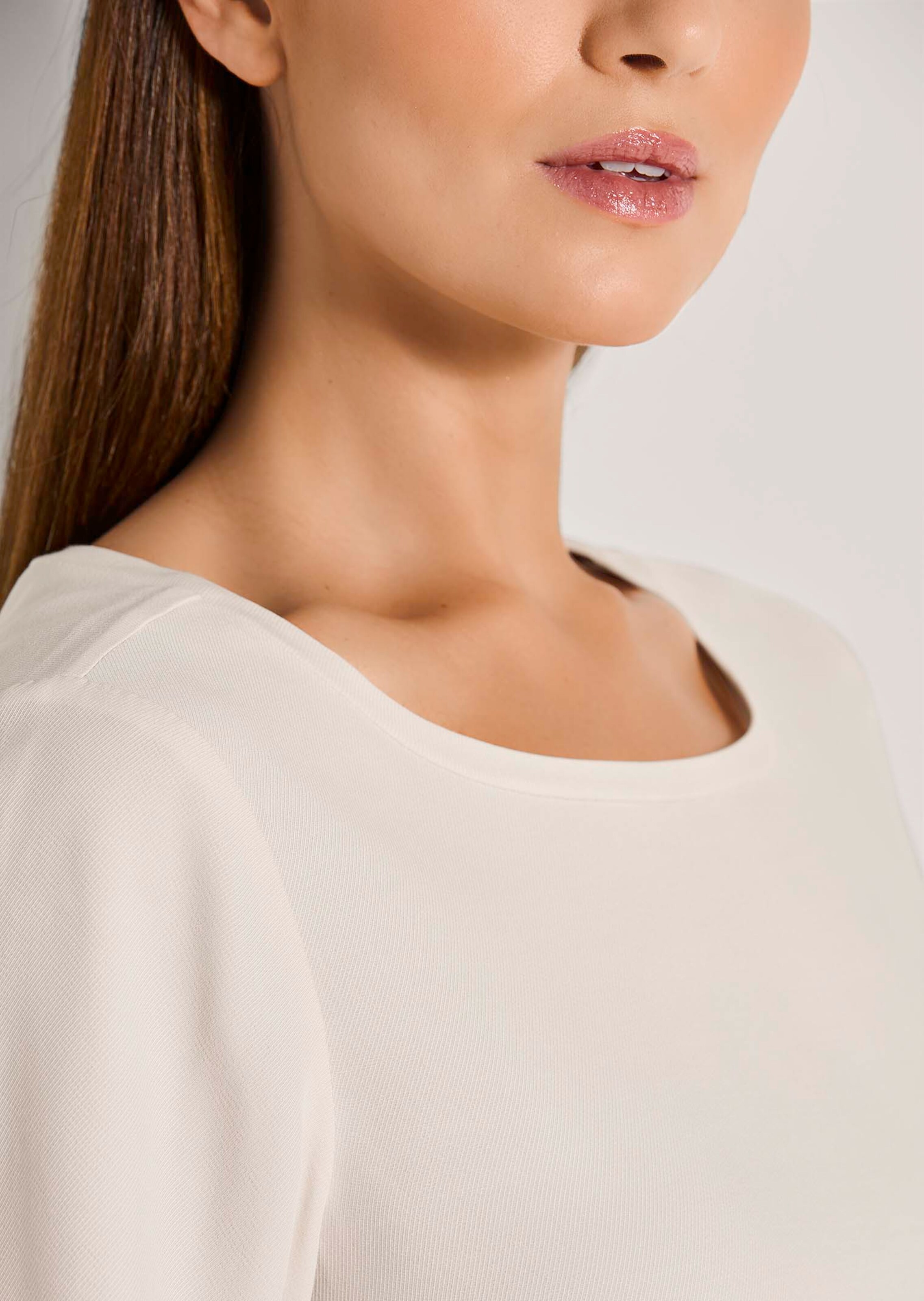 Round neck shirt with short sleeves thumbnail 6