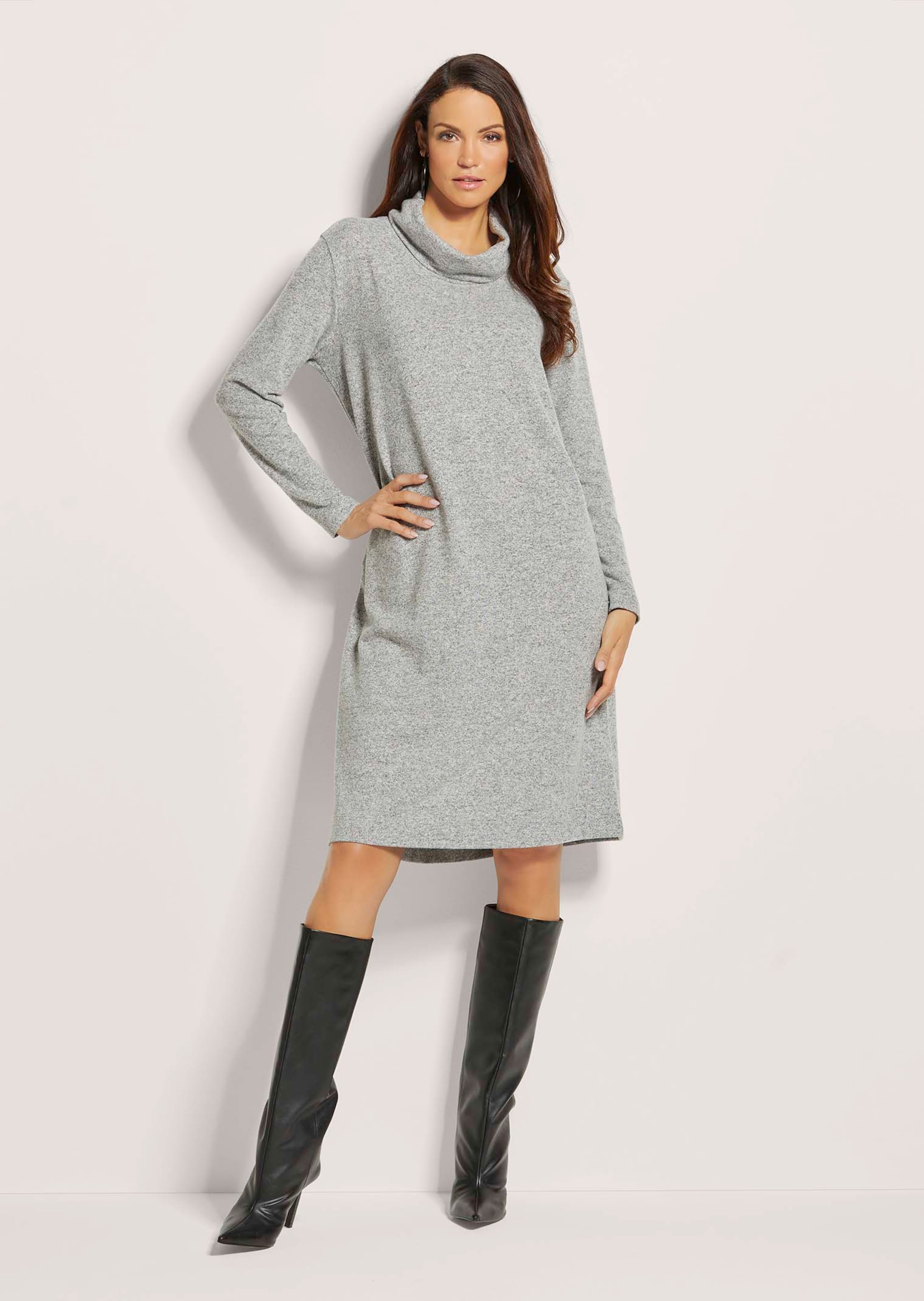 Rollkragen-Kleid in H-Linie