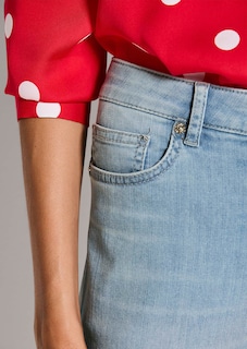 Knöchelfreie Slim-Line-Jeans mit Fransensaum thumbnail 6