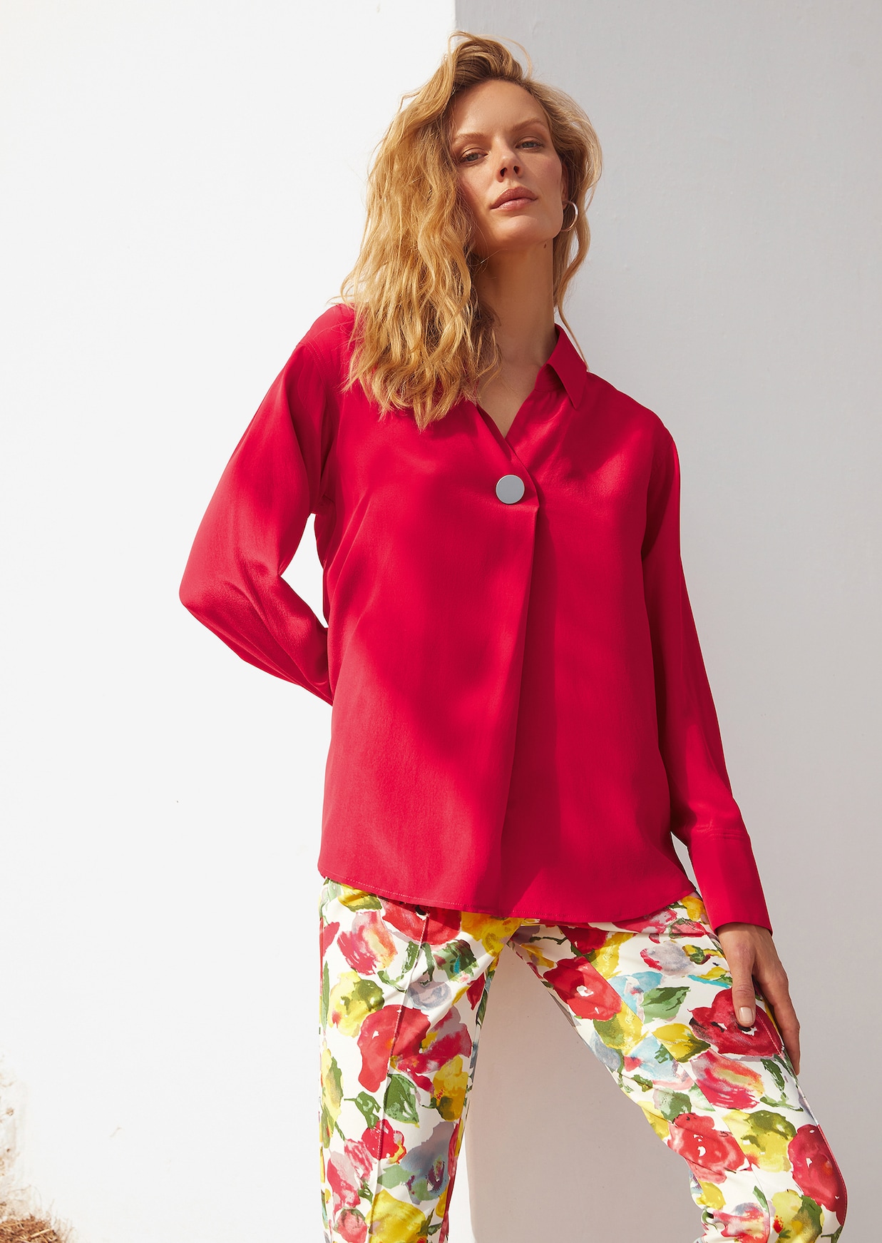 Seidenbluse mit edlem Schmuckknopf