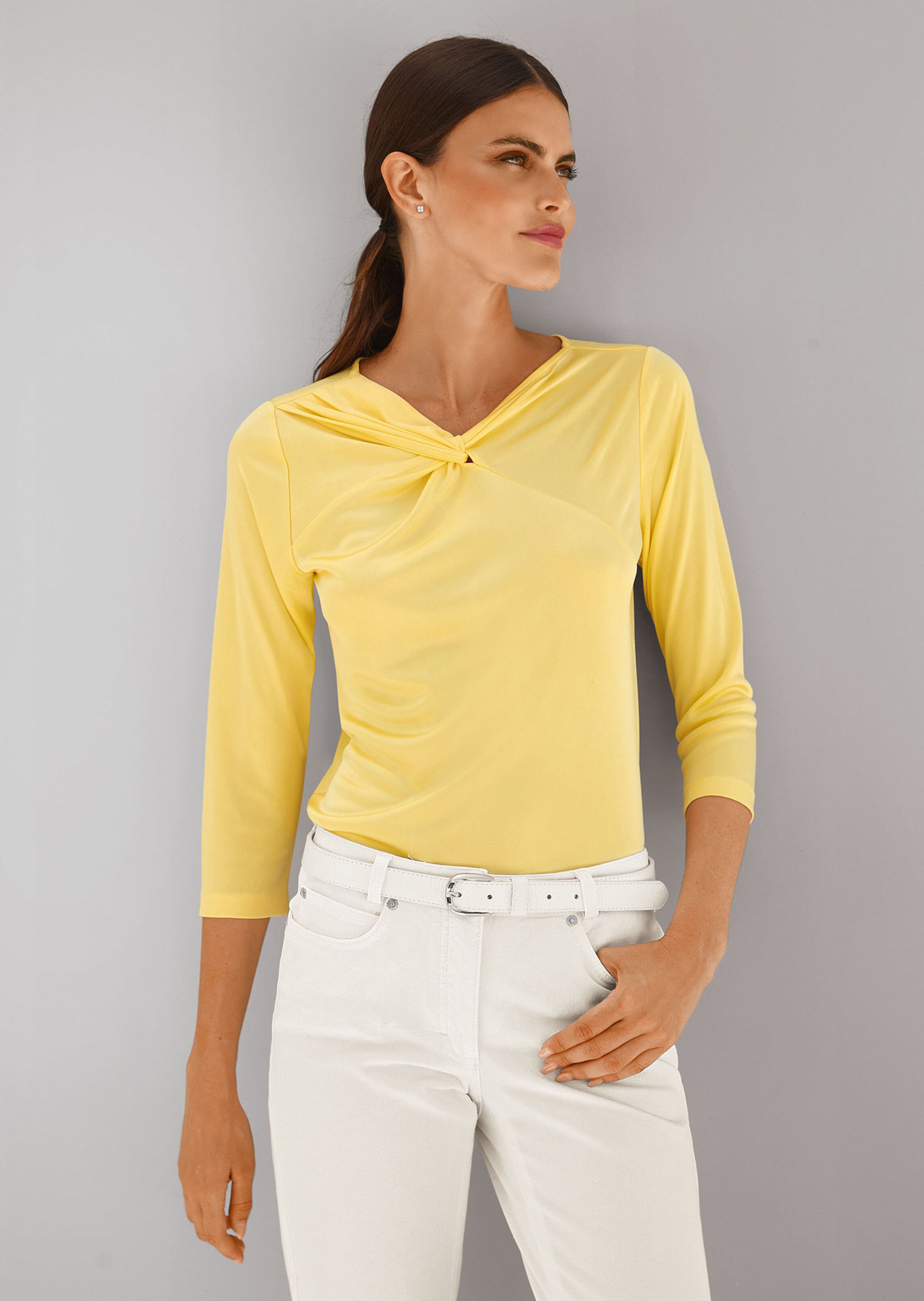 Shirt mit Knoten