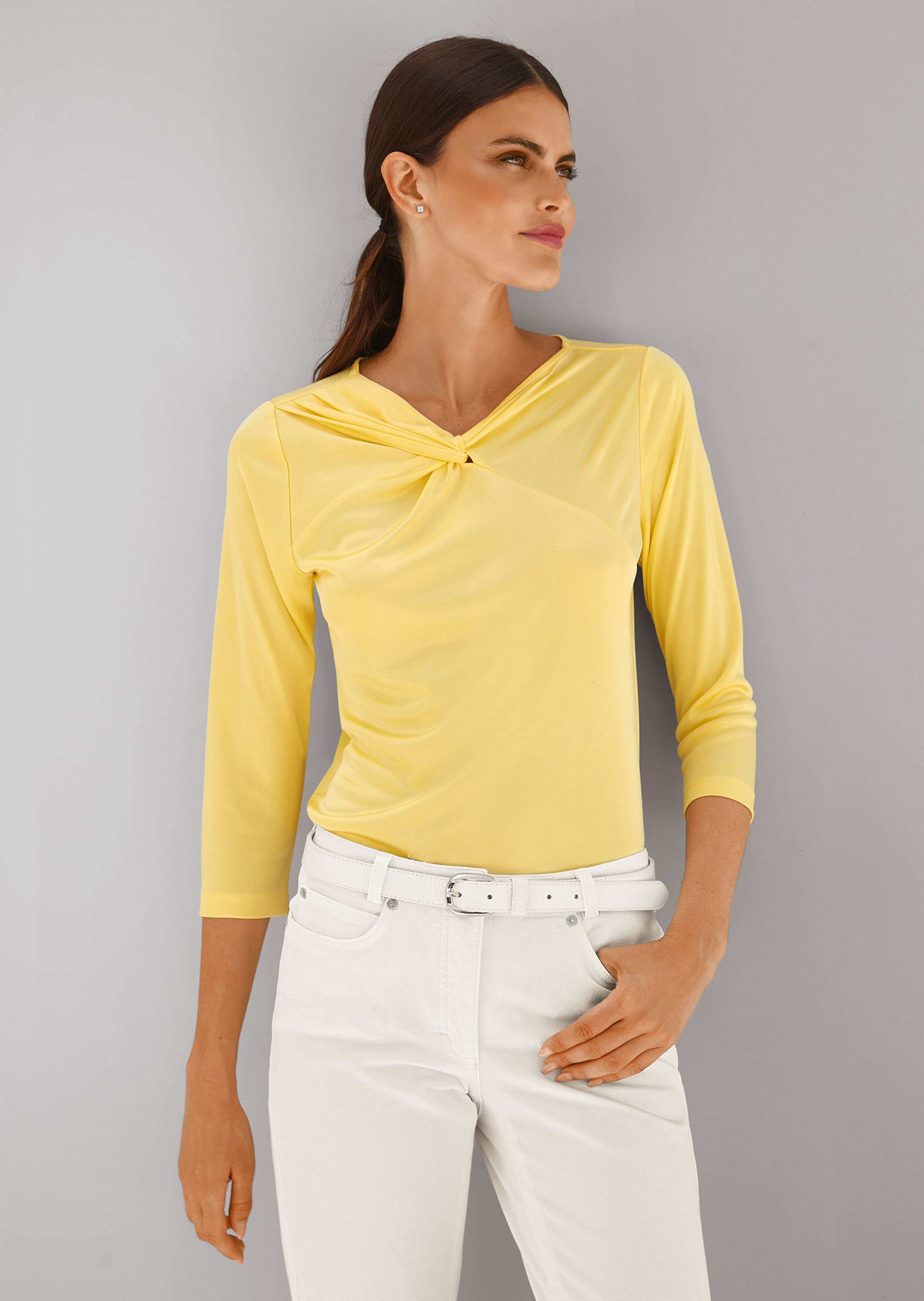 Shirt mit Knoten